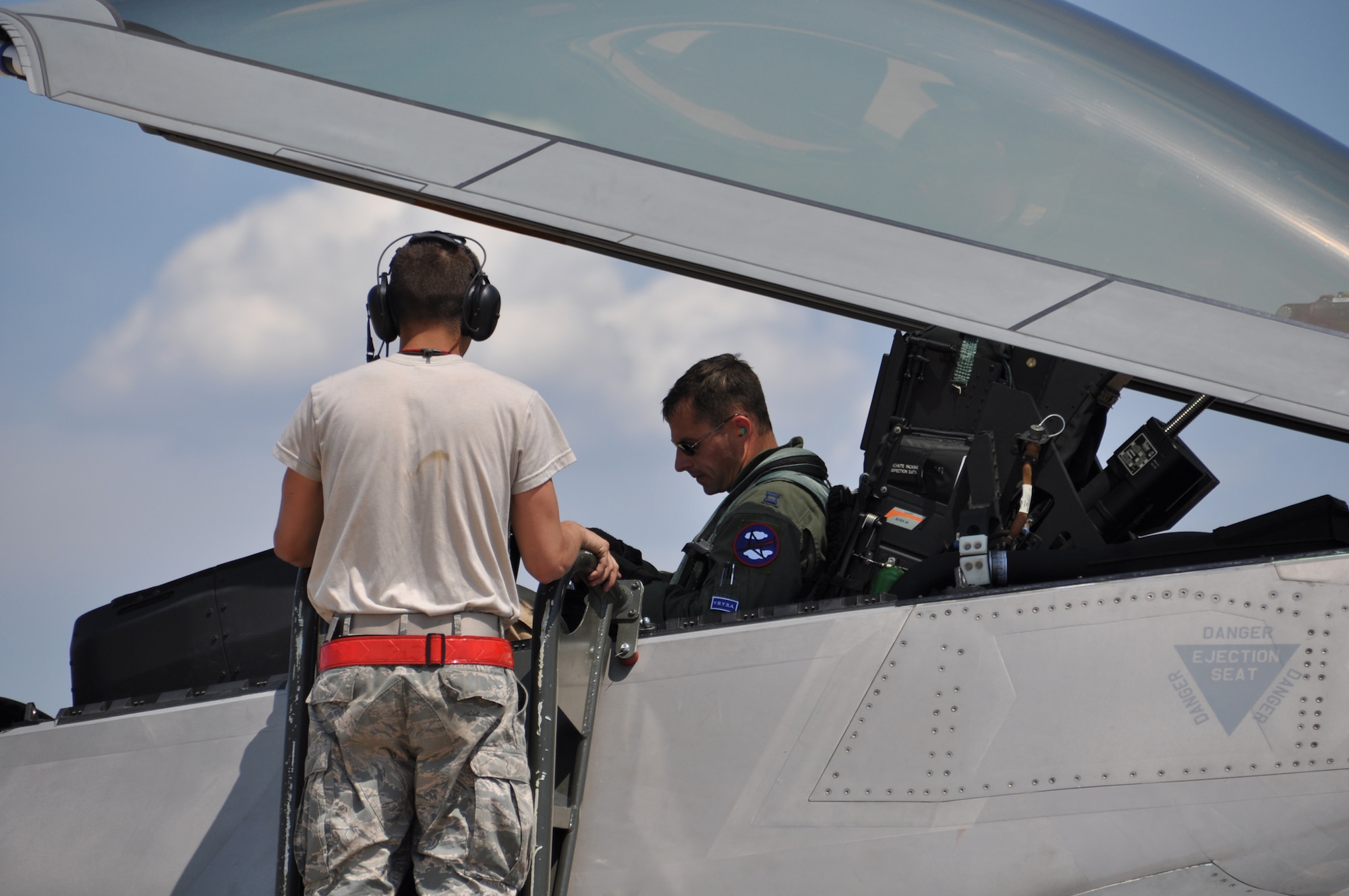 Senior Airman Christopher O’Brien, a Reservist with the 477th Aircraft Maintenance Squadron assists Capt. Graham Stewart, 525th Fighter Squadron, out of the cockpit of an F-22 during Combat Hammer. During this exercise Alaska F-22 Raptors became the first operational F-22 unit to drop small diameter bombs. (U.S. Air Force Photo/Tech. Sgt. Dana Rosso)