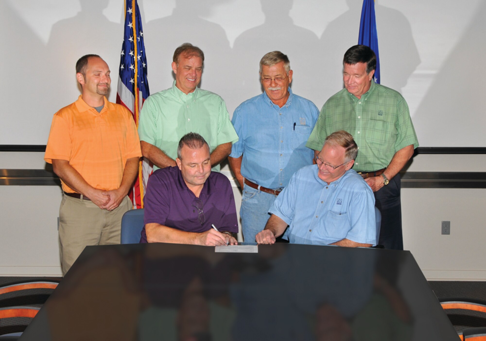 AEDC contracting officer Tony Clayborne, front left, signs a 10-year, $35 million agreement for natural gas with Elk River Public Utility District general manager Mike Gundersen. Pictured standing from left are AEDC Civil Engineering Branch project manager Corey Rice, Civil Engineering Branch technical director Bob Walker, ERPUD construction representative Larry Powers and ERPUD manager of operations Eddie Moffitt. (Photo by Jacqueline Cowan)