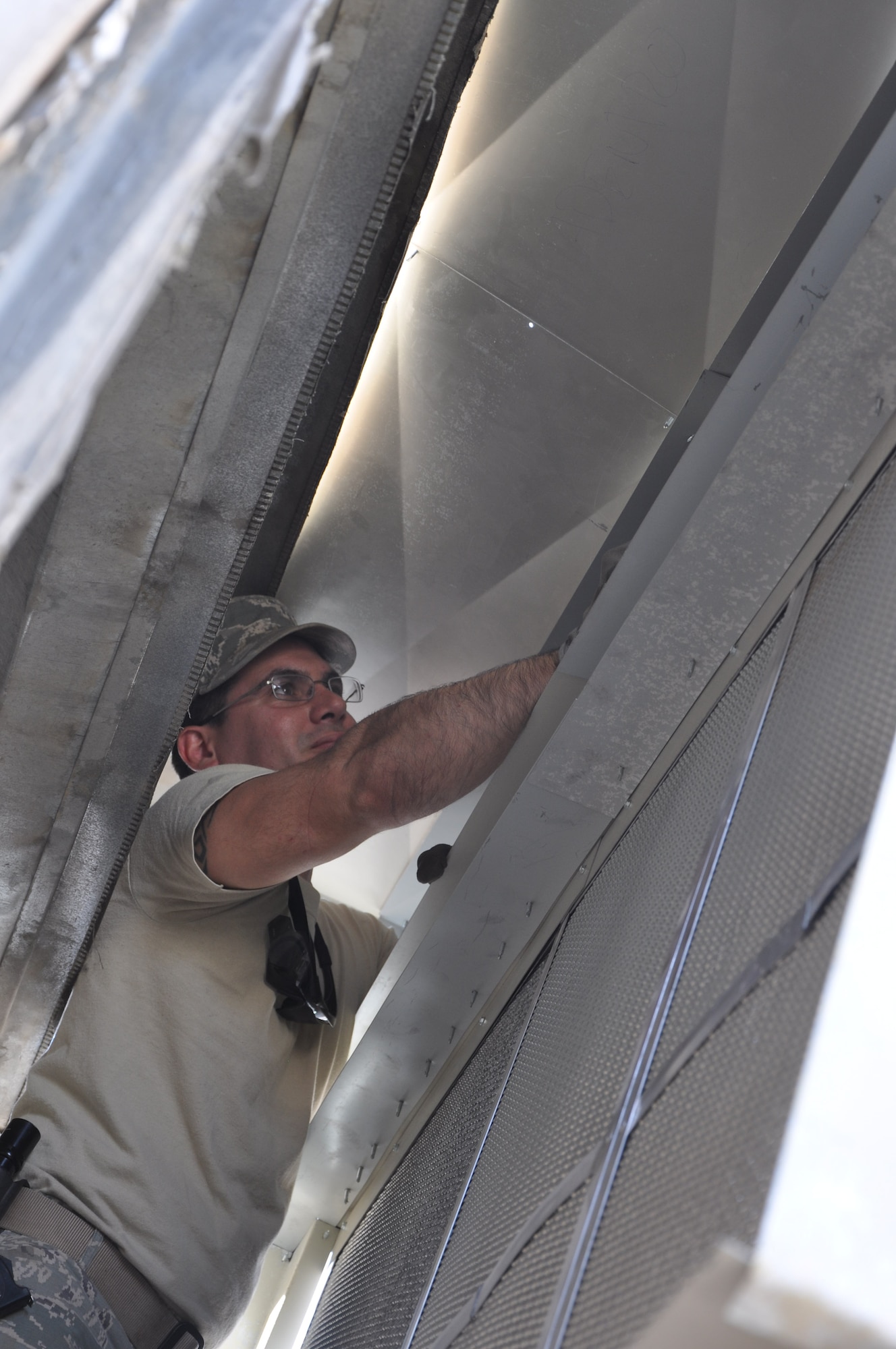 SOUTHWEST ASIA – Senior Airman Carlos Colón, Heating, Ventilation and Air Conditioning Craftsman, repairs an HVAC unit outside a facility at the 386th Air Expeditionary Wing. Colón is a deployed member of the Puerto Rico Air National Guard.