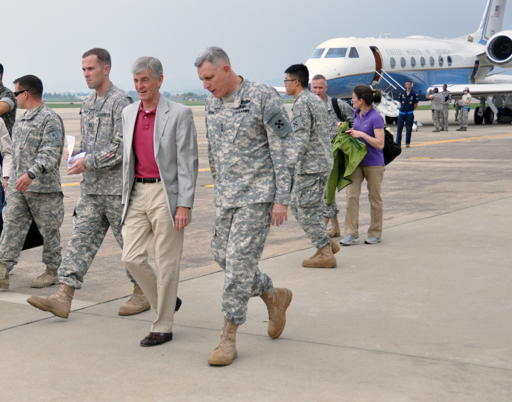 Eighth Army Commanding General Lt. Gen. John Johnson, talks with Secretary of the Army John McHugh at Osan Air Base, Republic of Korea, Aug. 16, 2012. McHugh, who will meet with U.S. military leaders and Soldiers serving near the world’s most heavily armed border, comes as the U.S. military shifts its focus to the Asia-Pacific region. (U.S. Air Force photo/Senior Airman Michael Battles) 