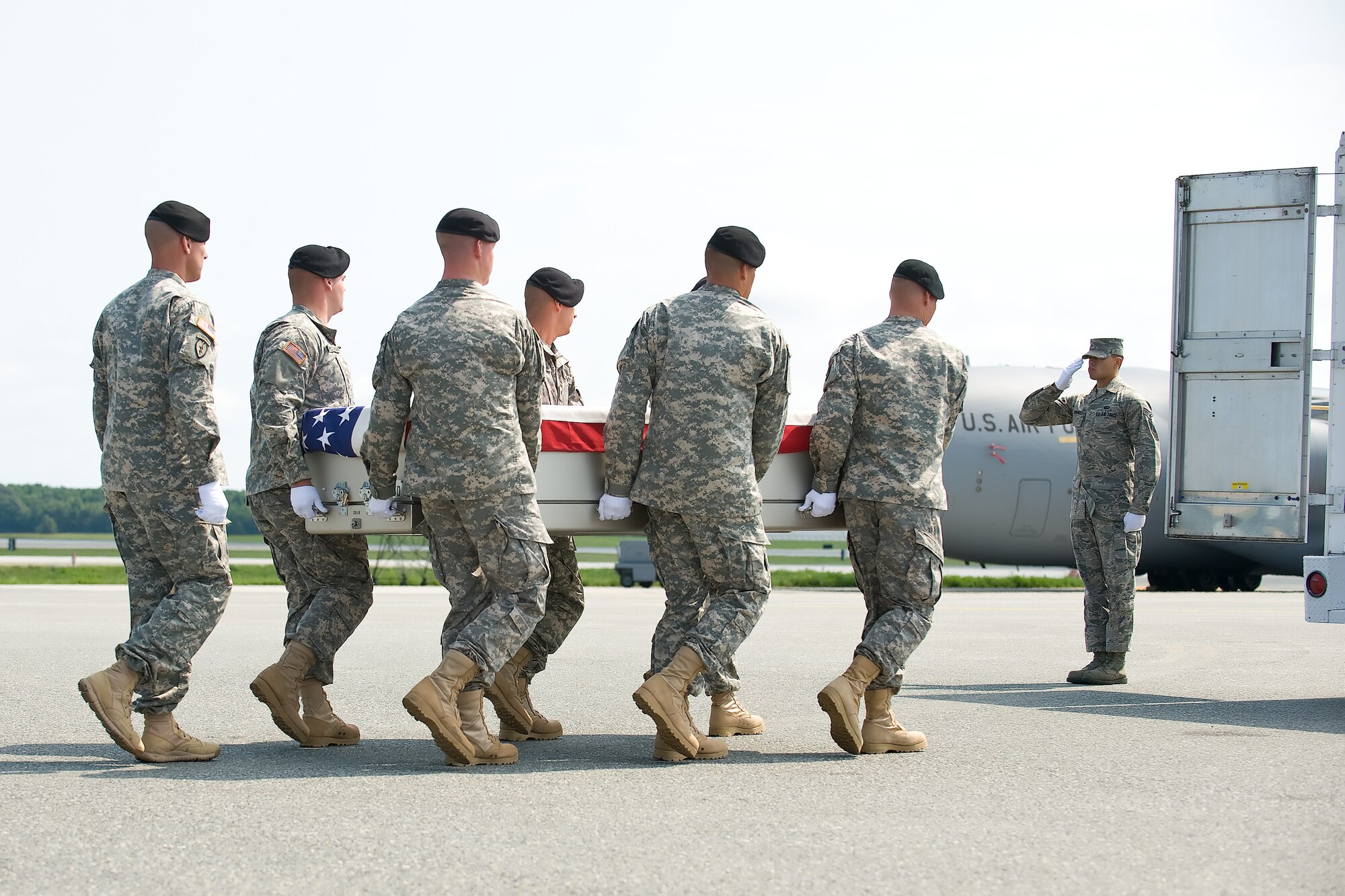 A U.S. Army carry team transfers the remains of Army Pfc. Andrew J. Keller of Tigard, Ore., at Dover Air Force Base, Del., Aug 18, 2012. Keller was assigned to the 1st Battalion, 503rd Infantry Regiment, 173rd Airborne Brigade Combat Team, Caserma Ederle, Vicenza, Italy. (U.S. Air Force photo/Adrian R. Rowan)