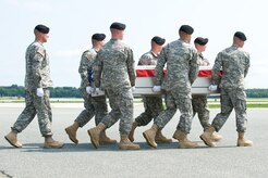 A U.S. Army carry team transfers the remains of Army Staff Sgt. Eric S. Holman of Evans City, Penn., at Dover Air Force Base, Del., Aug 18, 2012. Holman was assigned to the 192nd Ordnance Battalion, 52nd Ordnance Group, 20th Support Command, Fort Bragg, N.C. (U.S. Air Force photo/Adrian R. Rowan)