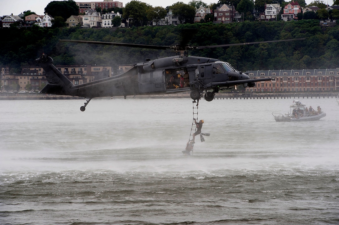 The 106th Rescue Wing of the New York Air National Guard performs a water rescue demonstration with an HH-60 Pave Hawk helicopter during Air Force Week 2012 in New York City on Aug 19. (U.S. Air Force photo/Senior Airman Andrew Lee) 
