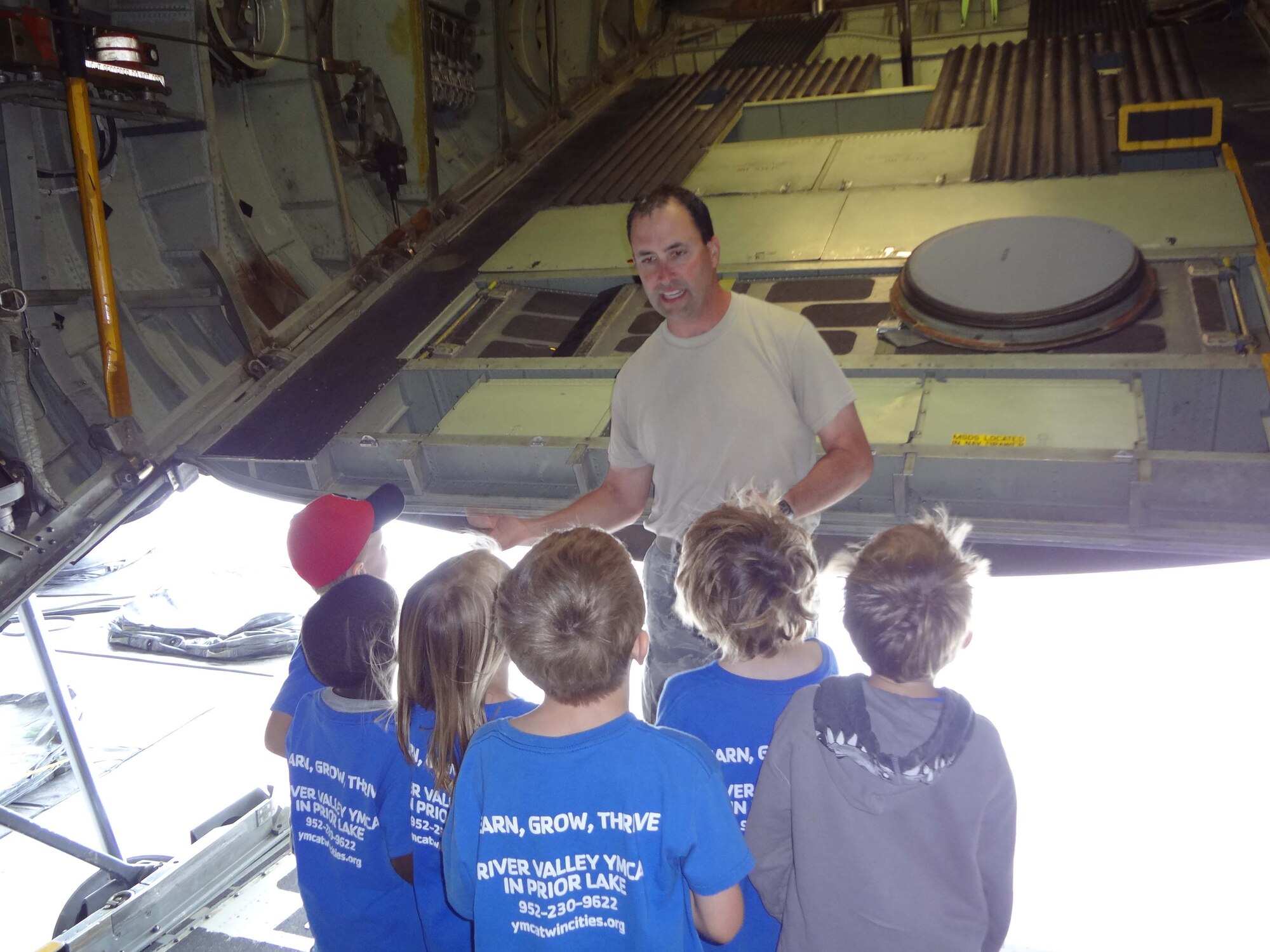Tech. Sgt. Paul Oven, 934th Maintenance Squadron, talks about the C-130 aircraft with campers from the Greater Twin Cities YMCA Aug. 16. (Air Force Photo/Paul Zadach)