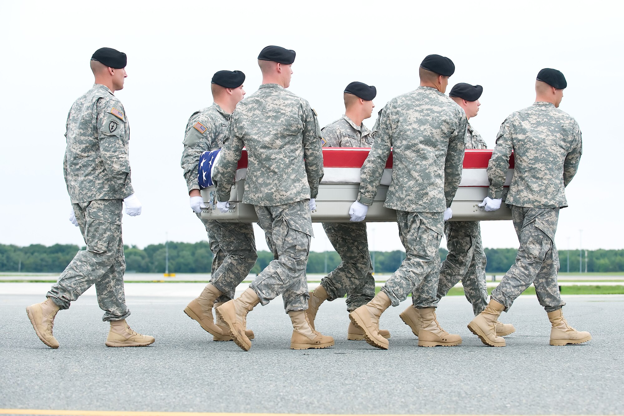 A U.S. Army carry team transfers the remains of Army Spc. James A. Justice of Grover, N.C., at Dover Air Force Base, Del., Aug. 19, 2012. Justice was assigned to the 2nd Battalion, 503rd Infantry Regiment, 173rd Airborne Brigade Combat Team, Caserma Ederle in Vicenza, Italy. (U.S. Air Force photo/Adrian R. Rowan)