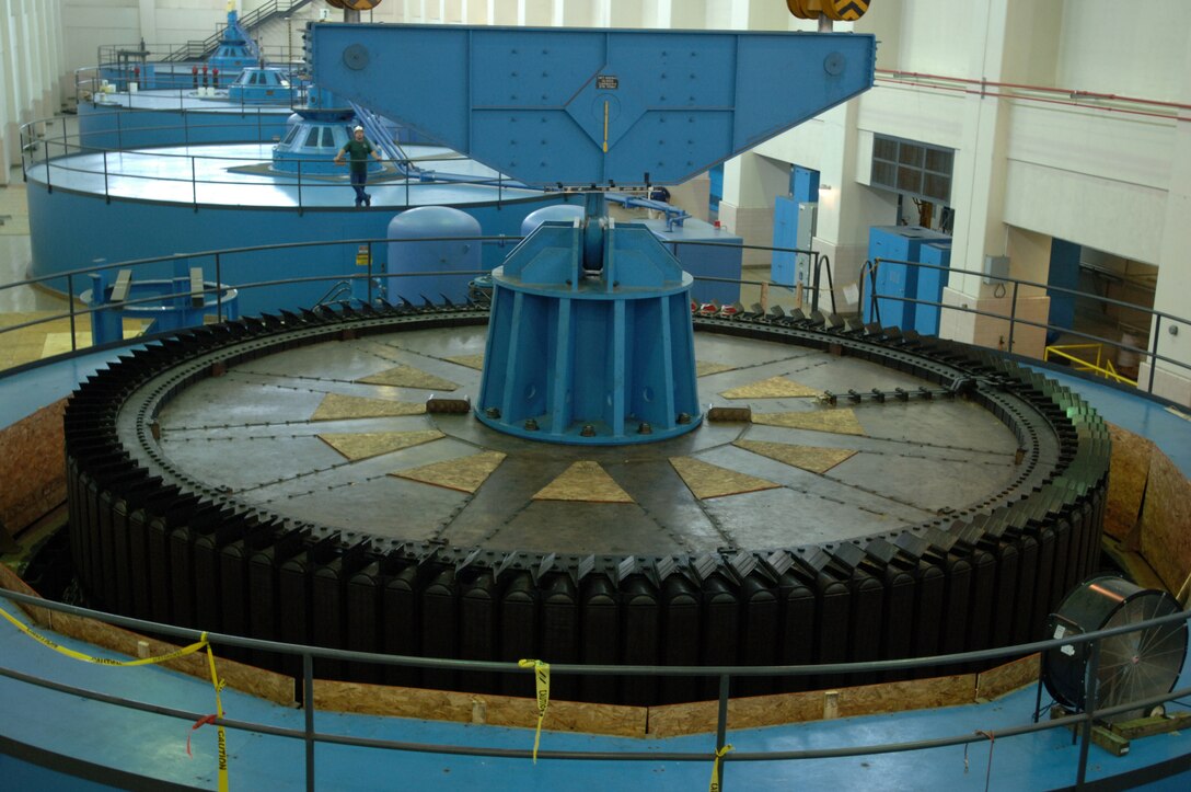 KUTTAWA, Ky. — The U.S. Army Corps of Engineers Nashville District lifts the 270-ton rotor assembly from a hydropower unit undergoing rehabilitation at the Barkley Dam Hydropower Plant here, Aug. 16, 2012. 