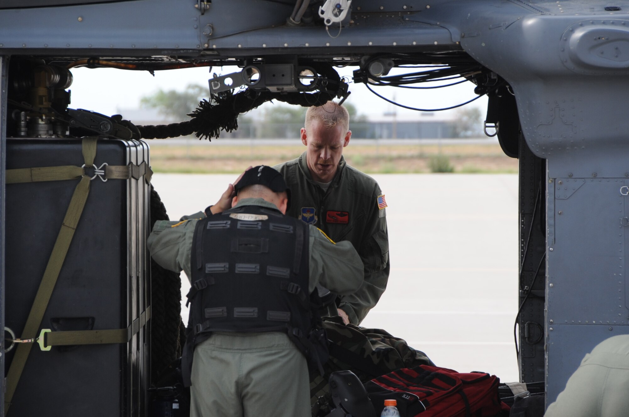 KIRTLAND AFB, N.M. -- Senior Master Sgt. Robert Dinsmore, 512th Rescue Squadron superintendent, completed 4,000 hours in rotary-wing aircraft here Aug. 17 while on a training mission in an HH-60G Pave Hawk. The 23-year Air Force veteran has been flying for 18 years. He has nearly 2,500 hours in the MH-53 Super Jolly Green Giant, more than 1,500 hours in the HH-60, and about 10 hours in the UH-1 Huey as an aerial gunner. (Photo by Dennis Carlson)