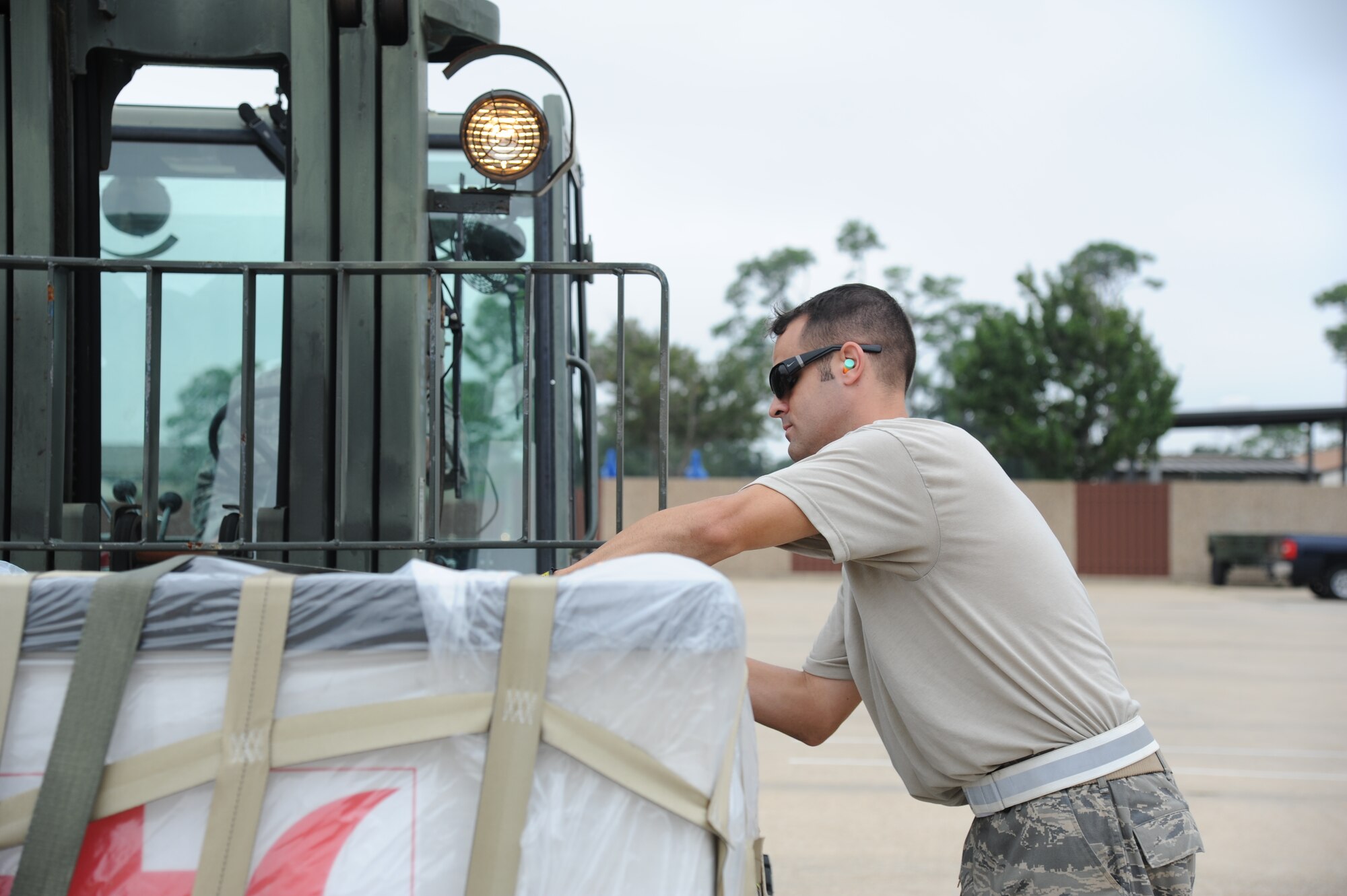 Staff Sgt. Jason Sweigart, 81st Logistics Readiness Squadron, prepares a medical cargo pallet for weighing the cargo outside of the Taylor Logistics Center warehouse during a two-day deployment exercise Aug. 21, 2012, at Keesler Air Force Base, Miss.  (U.S. Air Force photo by Kemberly Groue)