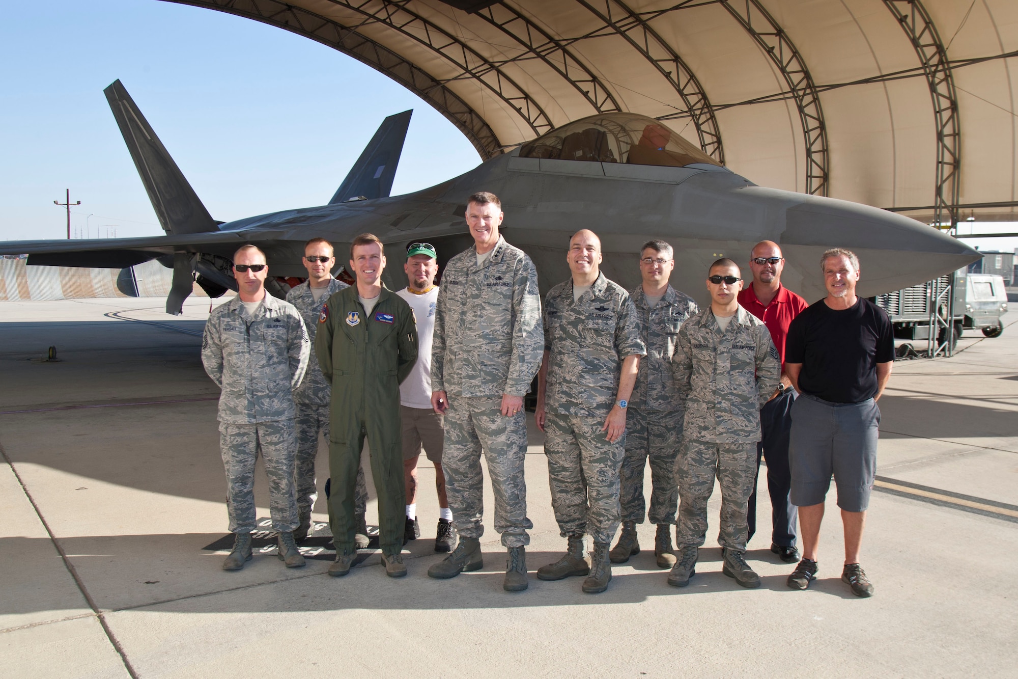 Lt. Gen. Andrew E. Busch (center), Vice Commander, Air Force Materiel Command, poses with members of the F-22 Combined Test Force and Brig. Gen. Micheal T. Brewer, Air Force Test Center commander (right), during a command visit to Edwards Aug. 14.  Busch became vice commander July 26 and this was his first visit to the high desert in that role. (Air Force photo by Chad Bellay/Lockheed Martin)