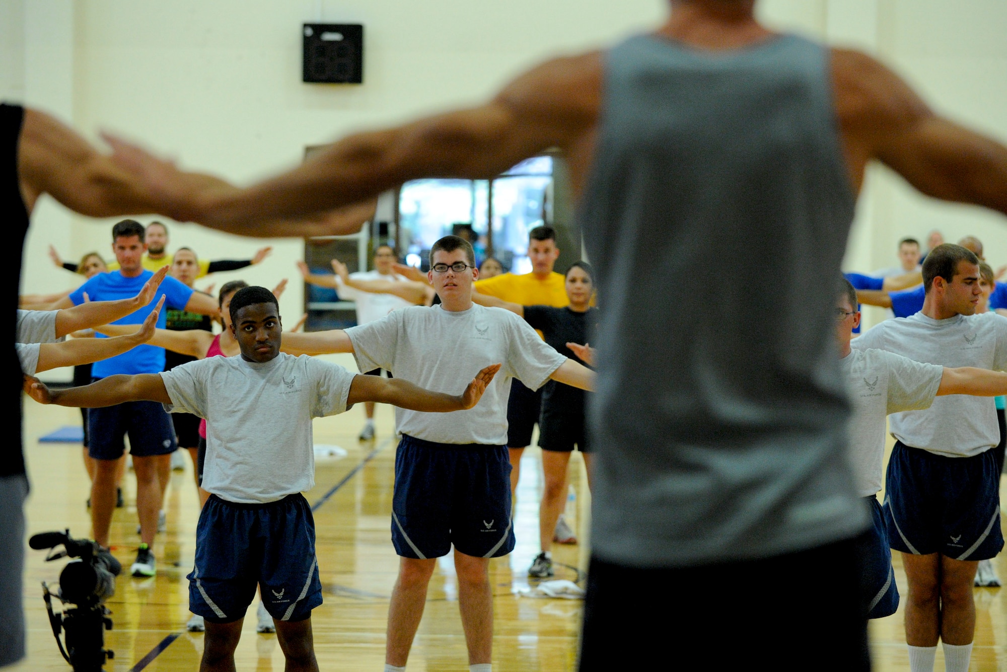VANDENBERG AIR FORCE BASE, Calif. – Airmen follow instruction from Tony Horton and his training crew during a special event at the fitness center here Wednesday, August 22, 2012. The P90X crew offered base members an opportunity to work out in either morning or afternoon session. (U.S. Air Force photo/ Staff Sgt. Levi Riendeau)