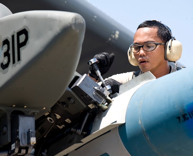 Tech. Sgt. Ryan Asaria, Global Strike Challenge nuclear/conventional load crew team lead, attaches a GBU-31 Joint Direct Attack Munition to a B-52H Stratofortress during a dry run leading up to the 2012 Air Force Global Strike Command Challenge on Barksdale Air Force Base, La., Aug. 20. Asaria's team of four Airmen will compete against load crews from other AFGSC bases, as well as the Air National Guard, Air Force Reserve Command and Air Combat Command during the weapons load portion of the challenge next week. (U.S. Air Force photo/Staff Sgt. Chad Warren)(RELEASED)
