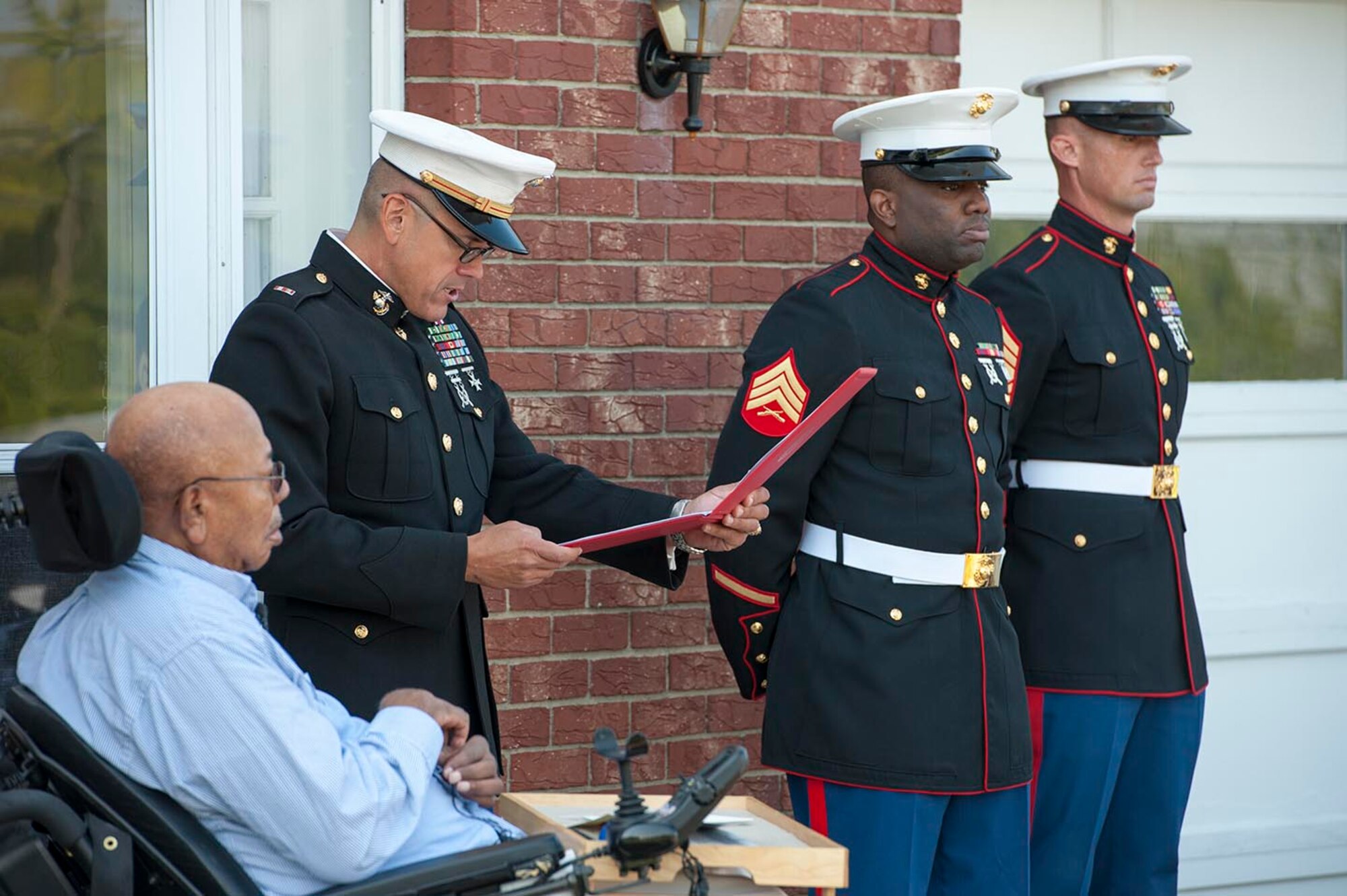 PULASKI, Penn. — U.S. Marine Corps Chief Warrant Officer 4 Emiliano Deleon, inspector instructor with 4th Landing Support Equipment Company based at Youngstown Air Reserve Station, Ohio, reads a letter Aug. 24, 2012 from President Barack Obama to Evans Hunter (left), who served as a sergeant in the U.S. Marine Corps from April 10, 1943 to Aug. 3, 1945. Hunter, who was a Montford Pointe Marin, was awarded a Congressional Gold Medal. U.S. Air Force photo by Mr. Eric White/Released