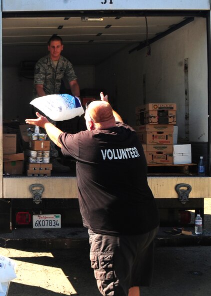 Tech. Sgt. Michael Wilmoth, 9th Aircraft Maintenance Squadron, catches a bag of ice while volunteering at the Veteran's Stand Down at River Bottoms Park in Marysville, Calif., August 24, 2012. More than 70 Airmen volunteered alongside local community groups and fellow service members. (U.S. Air Force photo by Senior Airman Shawn Nickel)