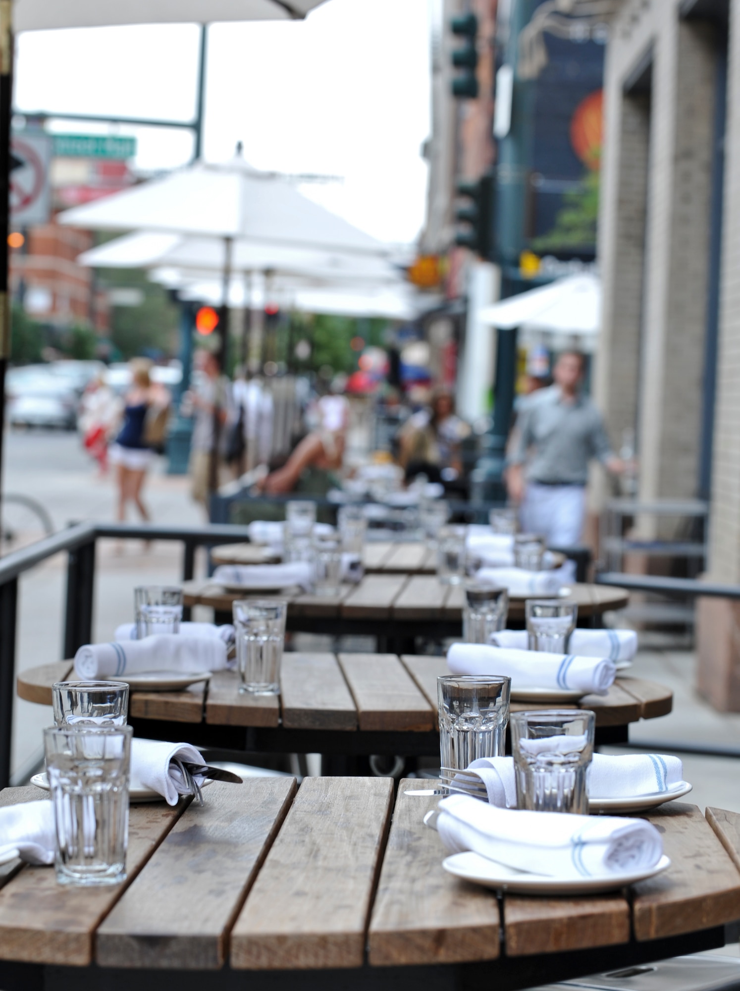 DENVER – One of the many eateries available to stop and grab a snack, located in downtown. LoDo, or downtown Denver has offers plenty to visitors.  Active-duty service members can ride to LoDo and other destinations for free by using the Regional Transportation District Light Rail System or Bus. (U.S. Air Force photo by Senior Airman Christopher Gross)