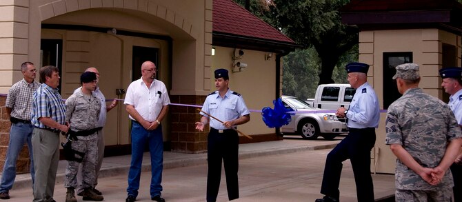 Col. Andrew Gebara, 2nd Bomb Wing commander, thanks construction workers before the ribbon cutting of the re-opening of the West Gate on Barksdale Air Force Base, La., Aug. 27. The $415,000 project finished a week ahead of schedule after being under renovation since late April. (U.S. Air Force photo/Senior Airman La?Shanette V. Garrett)(RELEASED) 