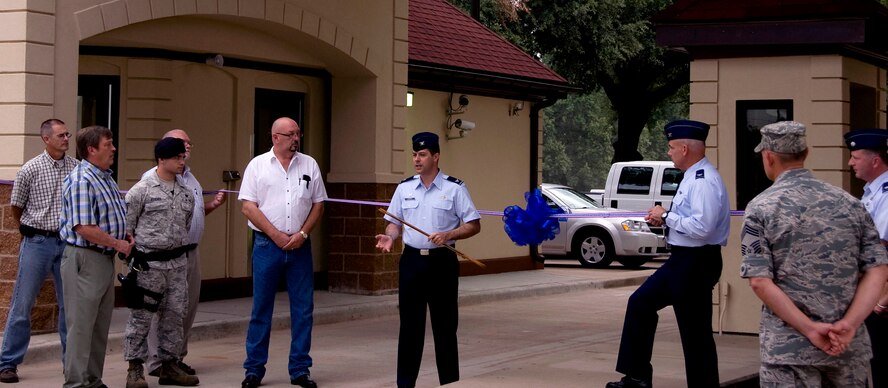 Col. Andrew Gebara, 2nd Bomb Wing commander, thanks construction workers before the ribbon cutting of the re-opening of the West Gate on Barksdale Air Force Base, La., Aug. 27. The $415,000 project finished a week ahead of schedule after being under renovation since late April. (U.S. Air Force photo/Senior Airman La?Shanette V. Garrett)(RELEASED) 
