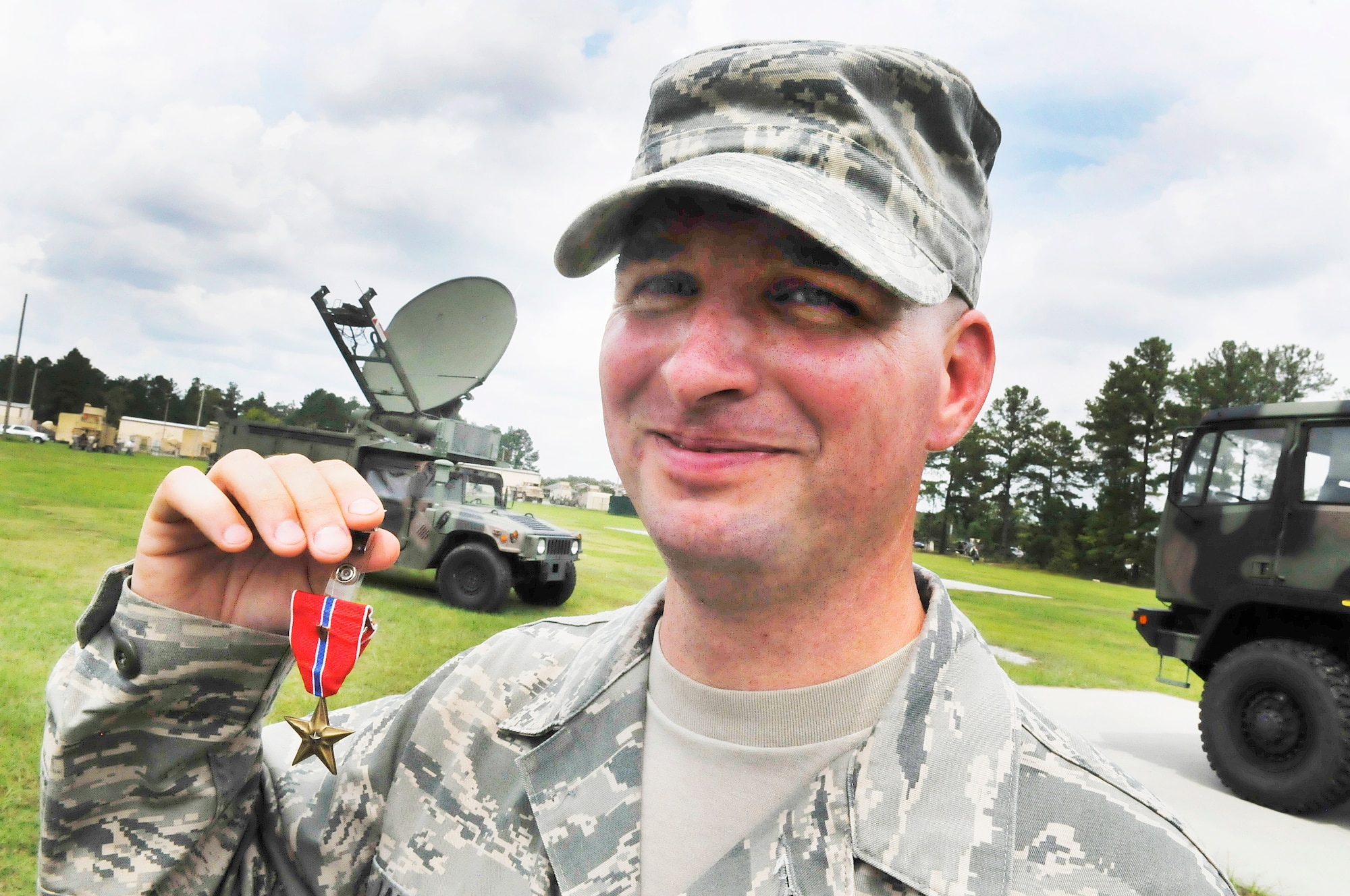 Master Sgt. Gene B. Jameson, III, was awarded the Bronze Star Medal with Valor in a ceremony August 23. Sgt. Jameson received the medal for heroism while deployed to Bagram Airfield, Afghanistan. (U. S. Air Force photo/Sue Sapp)