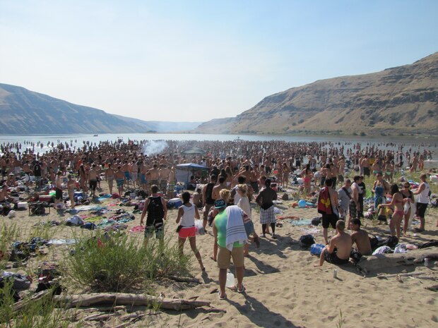 Illia Dunes is closed until further notice due to health and safety concerns caused by visitors's trash. During the past weekend, more than 3,000 visitors descended upon the dunes, a popular recreation site located at Snake River Mile 102 on the south shoreline about three miles downstream of Lower Granite Lock and Dam. As result, enormous amounts of trash were scattered on the beach, broken bottles and beer cans left in the water, refuse strewn about the parking lots and litter discarded along the roadway, creating potential health and safety hazards for future visitors.