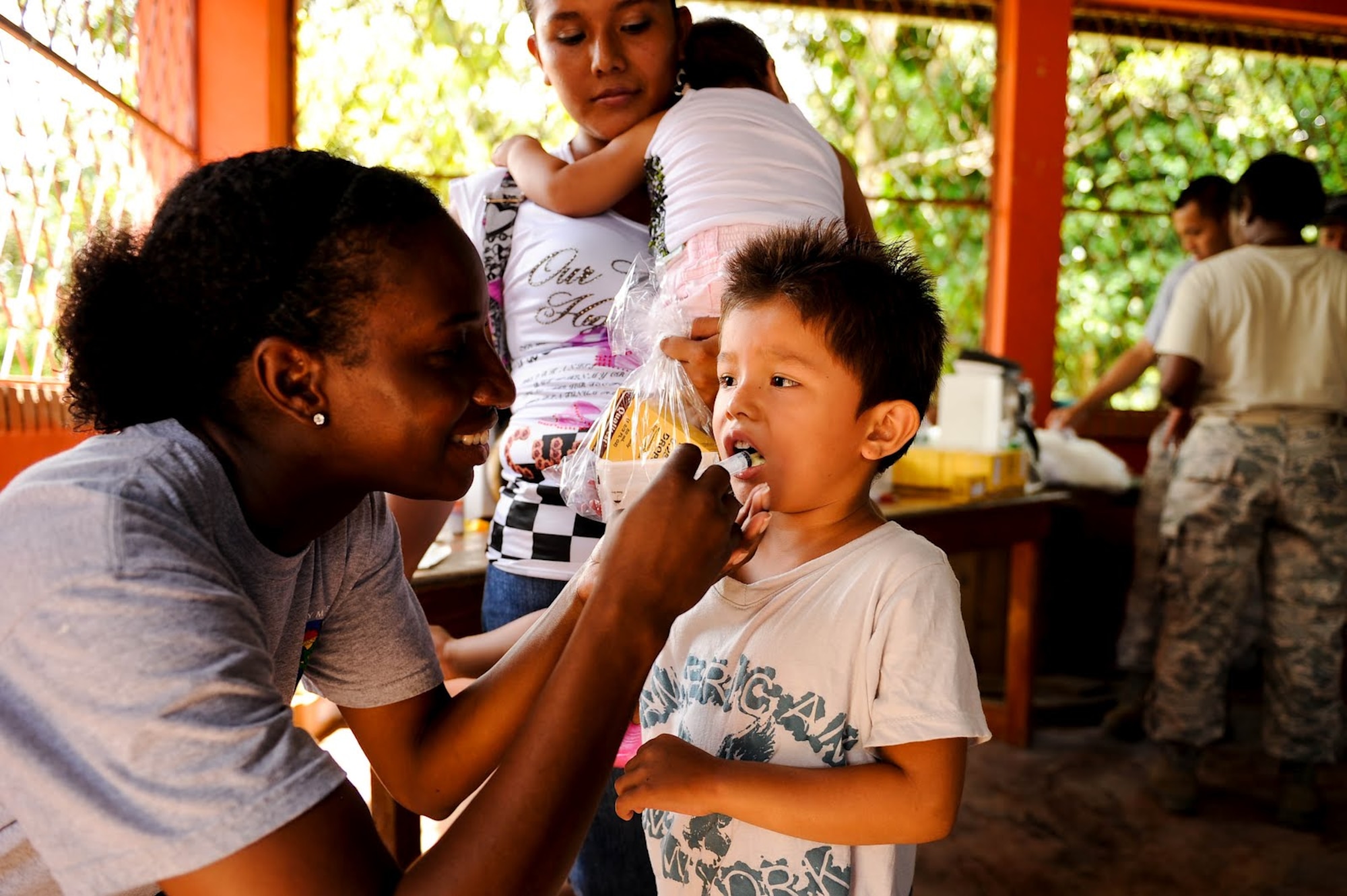 Air Force Tech. Sgt. Q-Anna Taylor, Medical Element NCO in charge of Environmental Health, gives a Costa Rican child de-worming medicine during a two-day joint Medical Readiness Training Exercise. Together with Costa Rica’s Ministry of Health and Social Services, JTF-Bravo delivered medical care to 704 patients. (U.S. Air Force photo/1st Lt. Christopher Diaz)