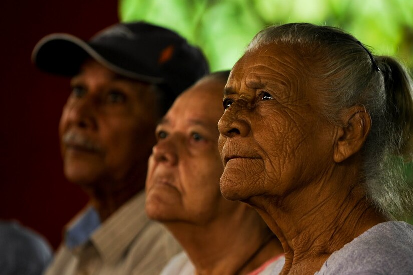 Costa Rican patients listen closely to JTF-Bravo Medical Element personnel give a preventative medicine class during a two-day joint Medical Readiness Training Exercise. Together with Costa Rica’s Ministry of Health and Social Services, JTF-Bravo delivered medical care to 704 patients.   (U.S. Air Force photo/1st Lt. Christopher Diaz)