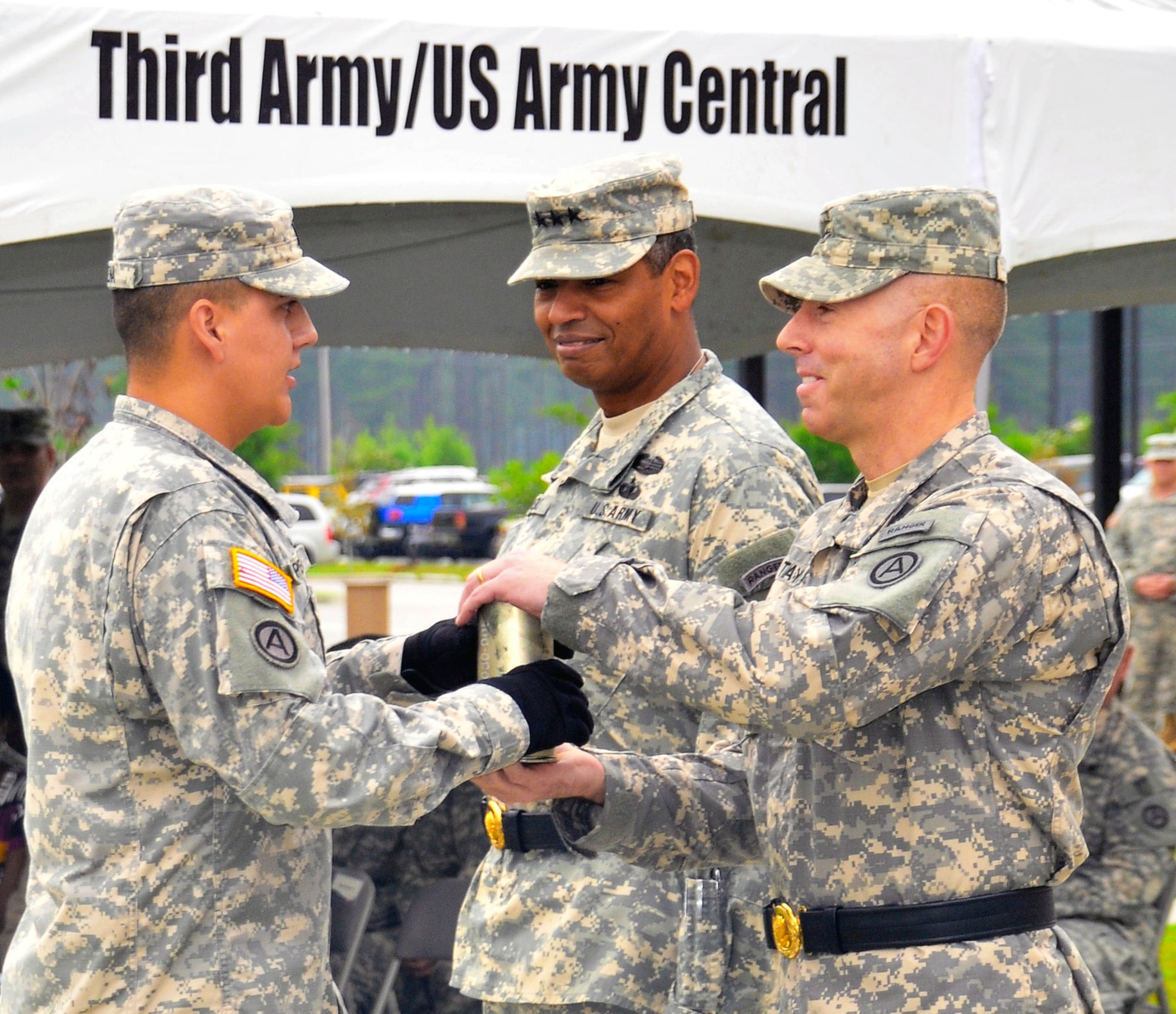 1st Lt. Joseph Peña presents the first round fired from the salute battery to Brig. Gen. Charles L. Taylor, Third Army/ARCENT chief of staff, during a welcome ceremony in Taylor’s honor Wednesday at Lucky Park outside of Patton Hall, Shaw Air Force Base, S.C. (Photo by Sgt. 1st Class Tony J. Spain, Third Army/ARCENT Public Affairs)