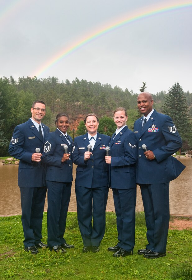 Vocalists at Green Mountain Falls, CO, USAF photo/TSgt Charles Hatton