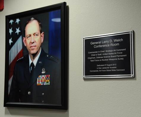 Air Force Global Strike Command dedicated a conference room in honor of Gen. (retired) Larry D. Welch on Barksdale Air Force Base, La., Aug. 27. (U.S. Air Force photo/Airman 1st Class Joseph A. Pagán Jr.)(RELEASED)