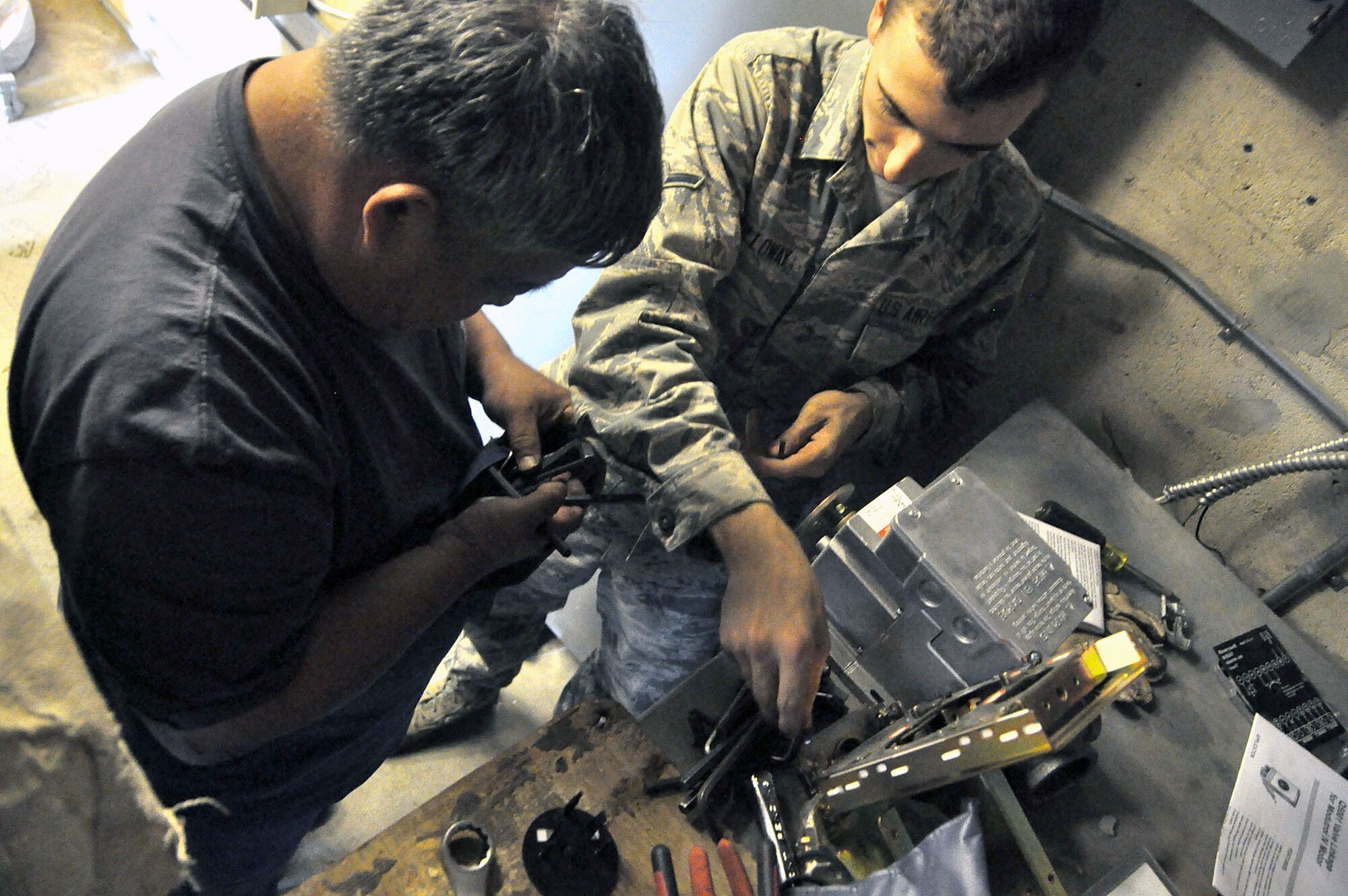 Airman Mark Holloway, 446th Civil Engineer Squadron, is training full time under the Seasoning Training Program.  This program for traditional Reservists provides for accelerated proficiency as Airmen upgrade in their specialty.  (U.S. Air Force photo by Tech. Sgt. Tanya King)