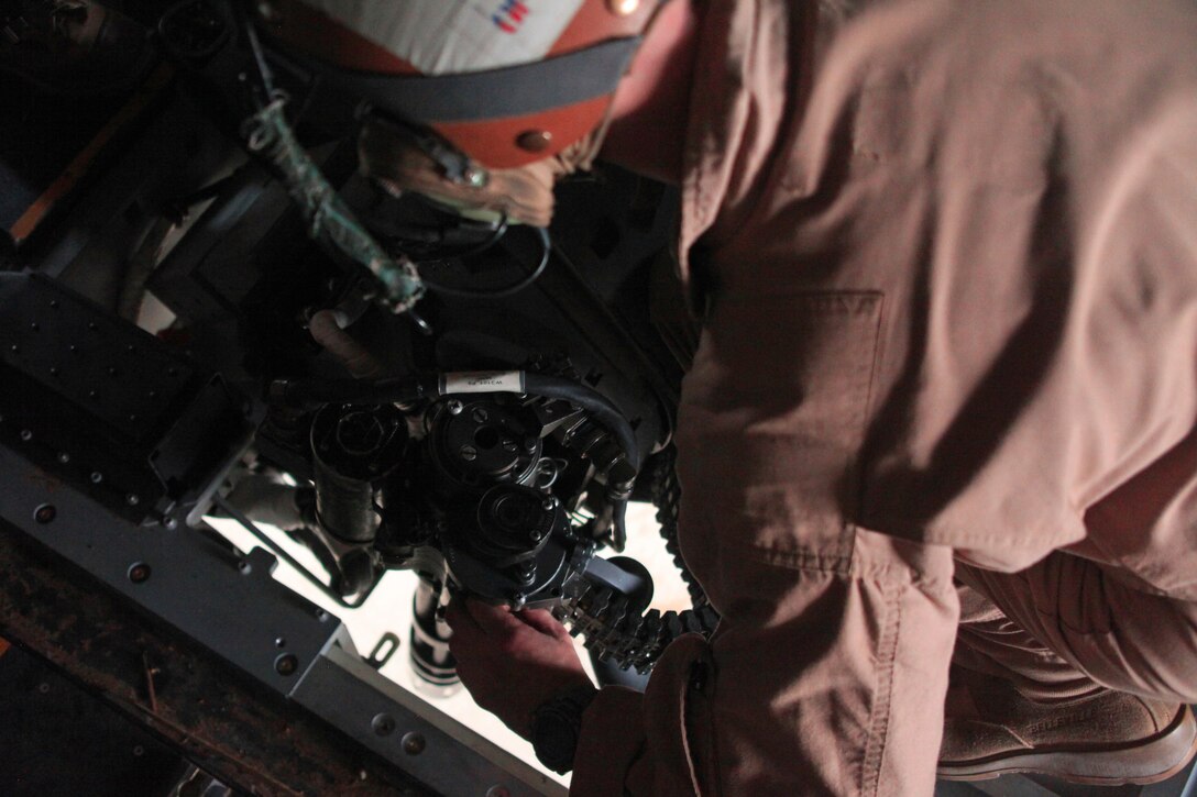 Sgt. Ryan Alt, a crew chief with Marine Medium Tiltrotor Squadron 261 (Reinforced), 24th Marine Expeditionary Unit, and Houston, Texas native, mounts a Defensive Weapon System through the aft cargo hole of an MV-22 Osprey in Camp Buehring, Kuwait, July 29, 2012. VMM-261 (Rein) is in Kuwait as part of a 24th MEU sustainment training package. The 24th MEU is deployed with the Iwo Jima Amphibious Ready Group as a U.S. Central Command theater reserve force providing support for maritime security operations and theater security cooperation efforts in the U.S. 5th Fleet area of responsibility.