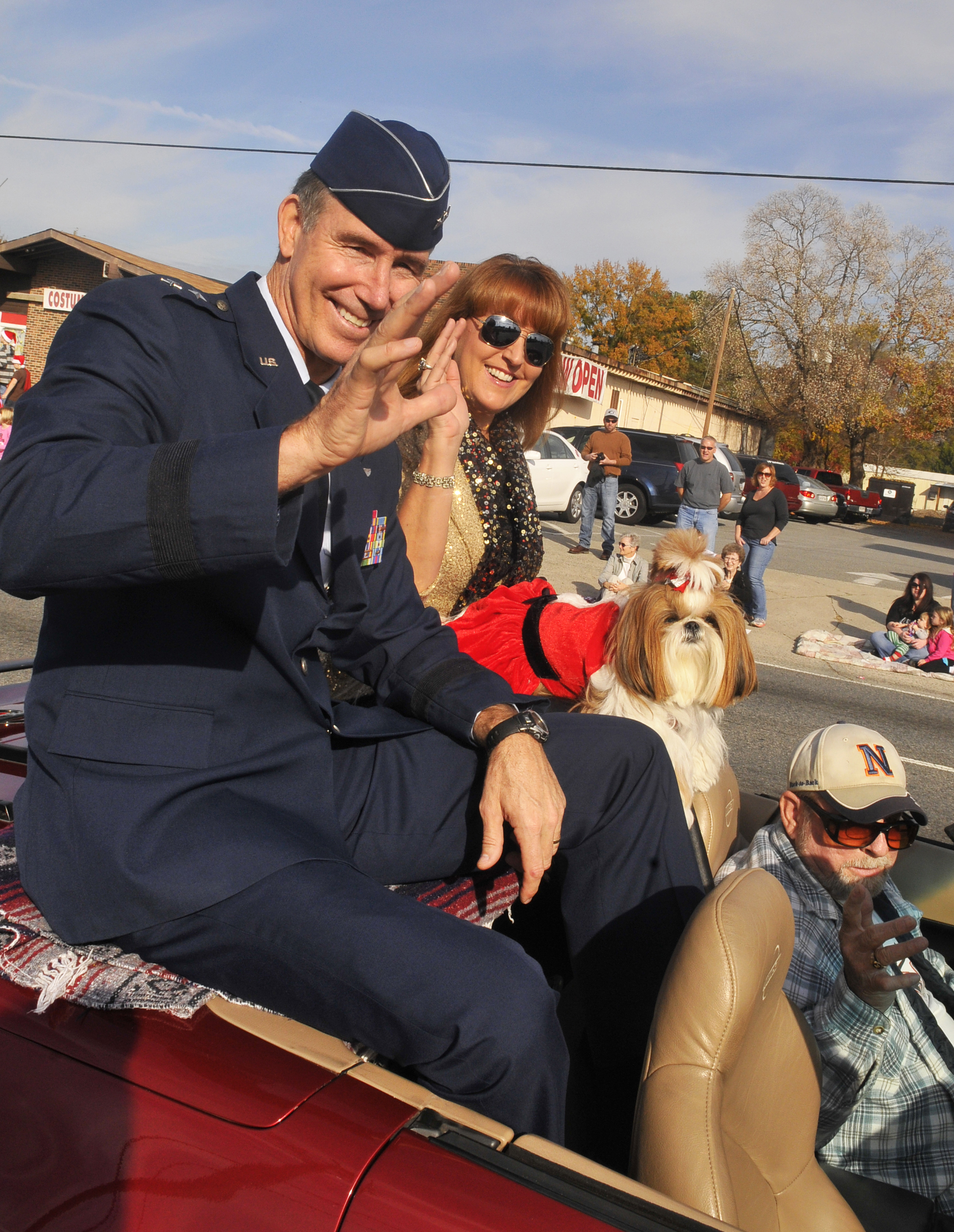Warner Robins Christmas parade > Robins Air Force Base > Article Display