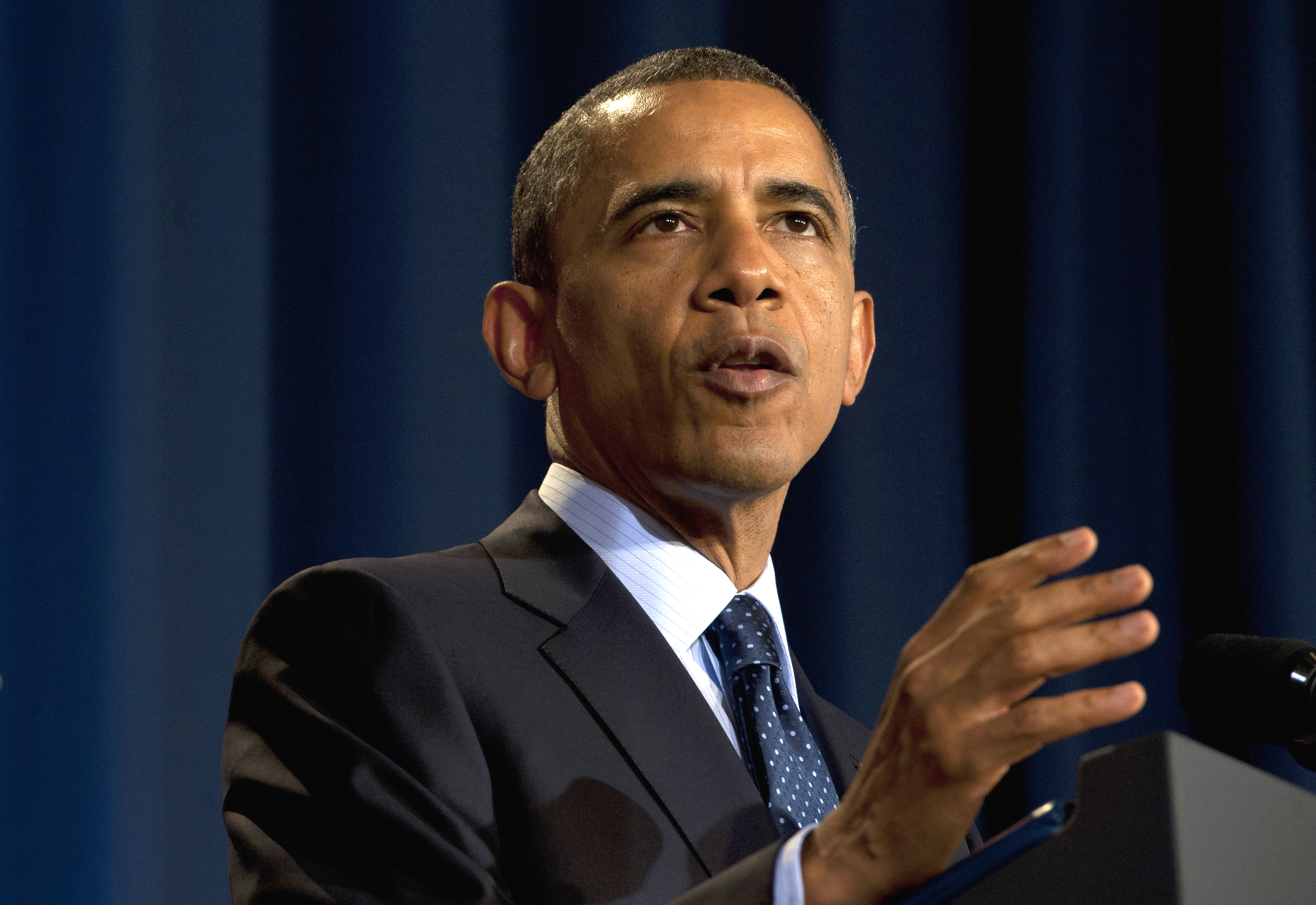 President Barack Obama thanks U.S. Sen. Dick Lugar of Indiana and