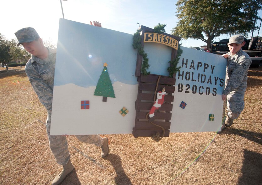 U.S. Air Force Senior Airmen Edward Young and Senior Airmen Jacob Hensley, both 820th Combat Operations Squadron security forces, set up their unit’s Christmas card at Moody Air Force Base, Ga., Dec. 5, 2012. The 820th COS picked an idea and decorated their card based on their job. (U.S. Air Force photo by Airman 1st Class Paul Francis/Released)
