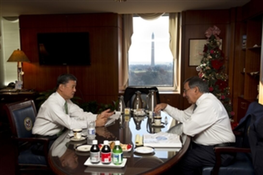 Secretary of Defense Leon E. Panetta, right, meets with Secretary of Veterans Affairs Eric Shinseki at the Department of Veterans Affairs building in Washington, D.C., on Dec. 6, 2012.  Panetta and Shinseki met to discuss ways to help facilitate veteran disability claims as well as the new transition assistance programs.  