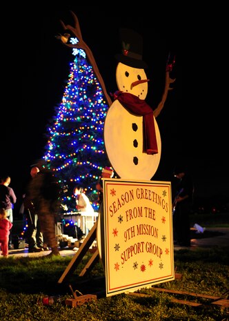 A large holiday greeting card stands in front of the Beale Air Force Base Christmas Tree during the Hearts Apart Dinner and tree lighting Dec. 7, 2012. The 9th Civil Engineer and 9th Force Support squadrons together with Beale’s first sergeants, Blue Star Moms, and volunteers from the base hosted the tree lighting for the base populace and the Hearts Apart Dinner for spouses and families of deployed Airmen. (U.S. Air Force photo by Senior Airman Shawn Nickel/Released)