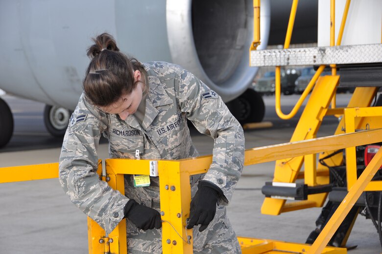 Airman 1st Class Valerie Richardson, 15th Medical Operations Squadron aerospace medical technician, prepares a patient transport system Dec. 3 for use with the KC-10 Extender Dec. 3. The Extender is undergoing "proof of principle" missions to determine its capability for supporting combined cargo and aeromedical evacuation missions on Pacific Air Force channels. (U.S. Air Force photo/1st Lt. Angela Martin) 