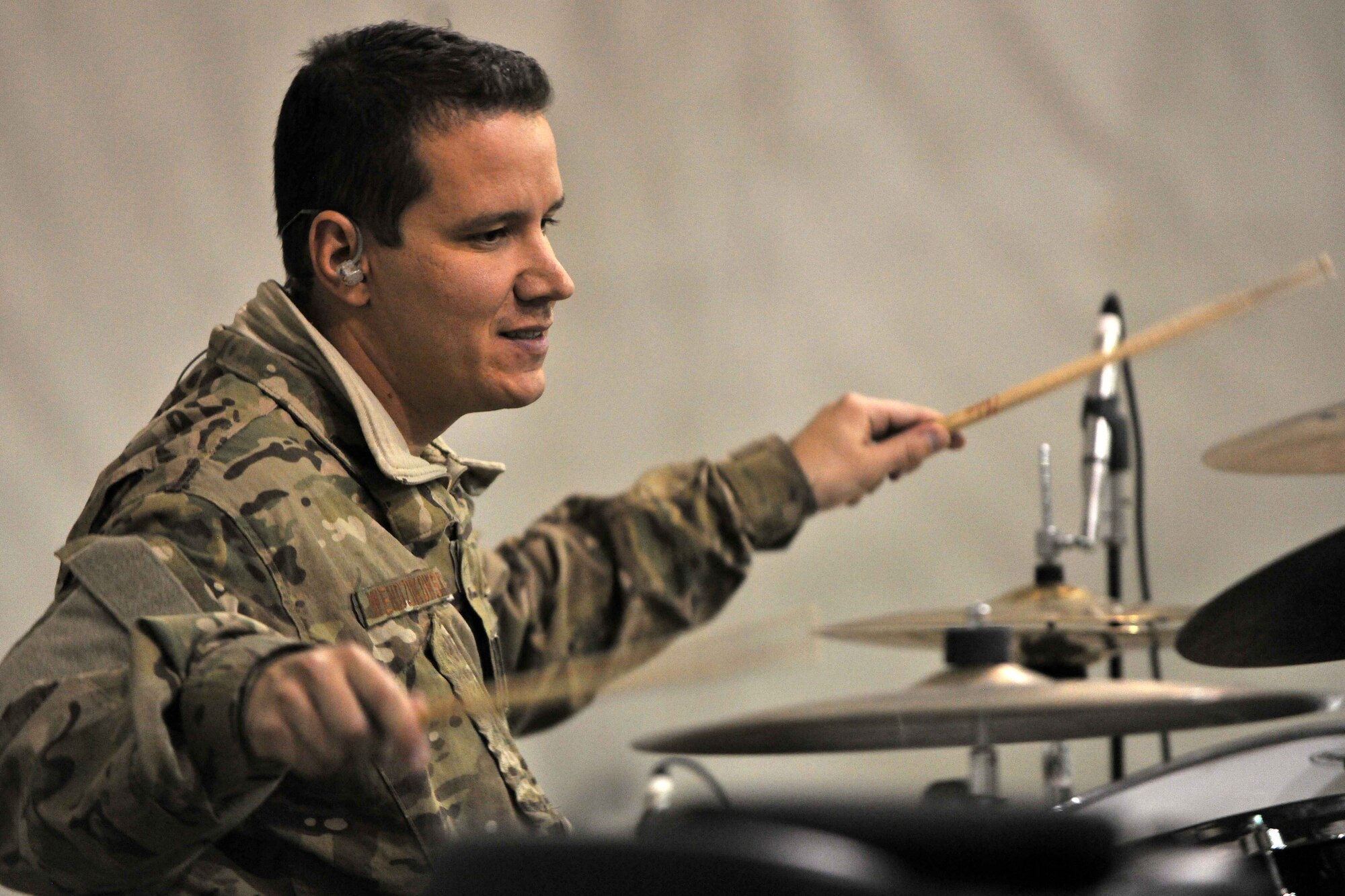 Staff Sgt. Andy Wendzikowski, member of the U.S. Air Forces Central Command Band, performs for flightline personnel at Bagram Airfield, Afghanistan, Dec. 7, 2012. USAFCENT band rotates several ensembles through the Area of Responsibility that perform a wide variety of musical styles to appeal to audiences of all ages and backgrounds. (U.S. Air Force photo/Senior Airman Chris Willis)