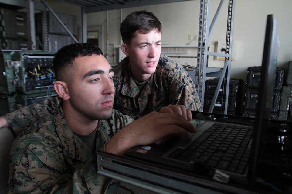 Keeping the 31st MEU connected > United States Marine Corps Flagship ...