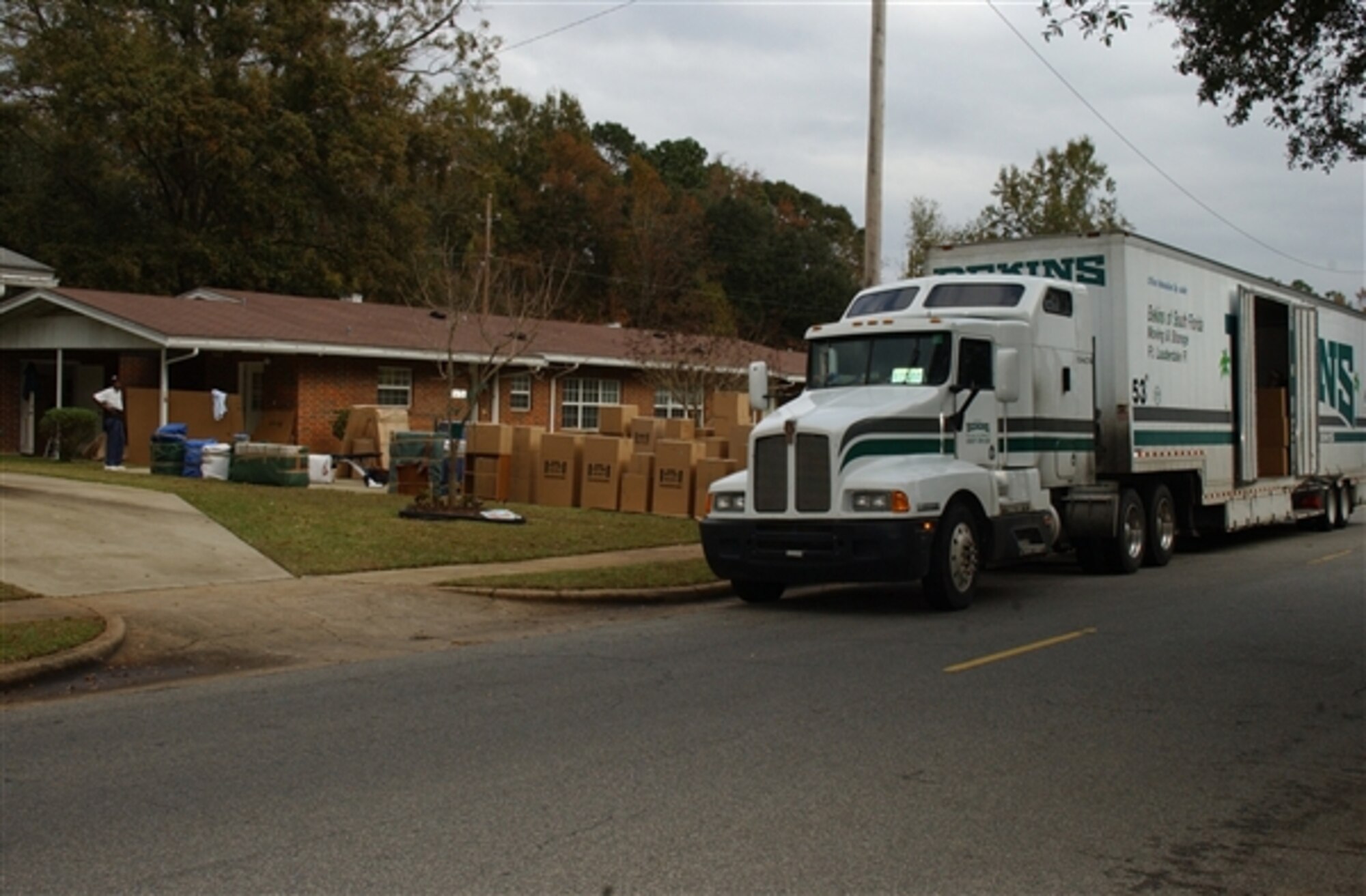 The Defense Personal Property System is making permanent-change-of-station moves more convenient, reducing lost and damaged shipments and saving the government money. Here, a moving truck is unloaded as a military family moves into a new home at Camp Lejeune, N.C. (Courtesy photo) 