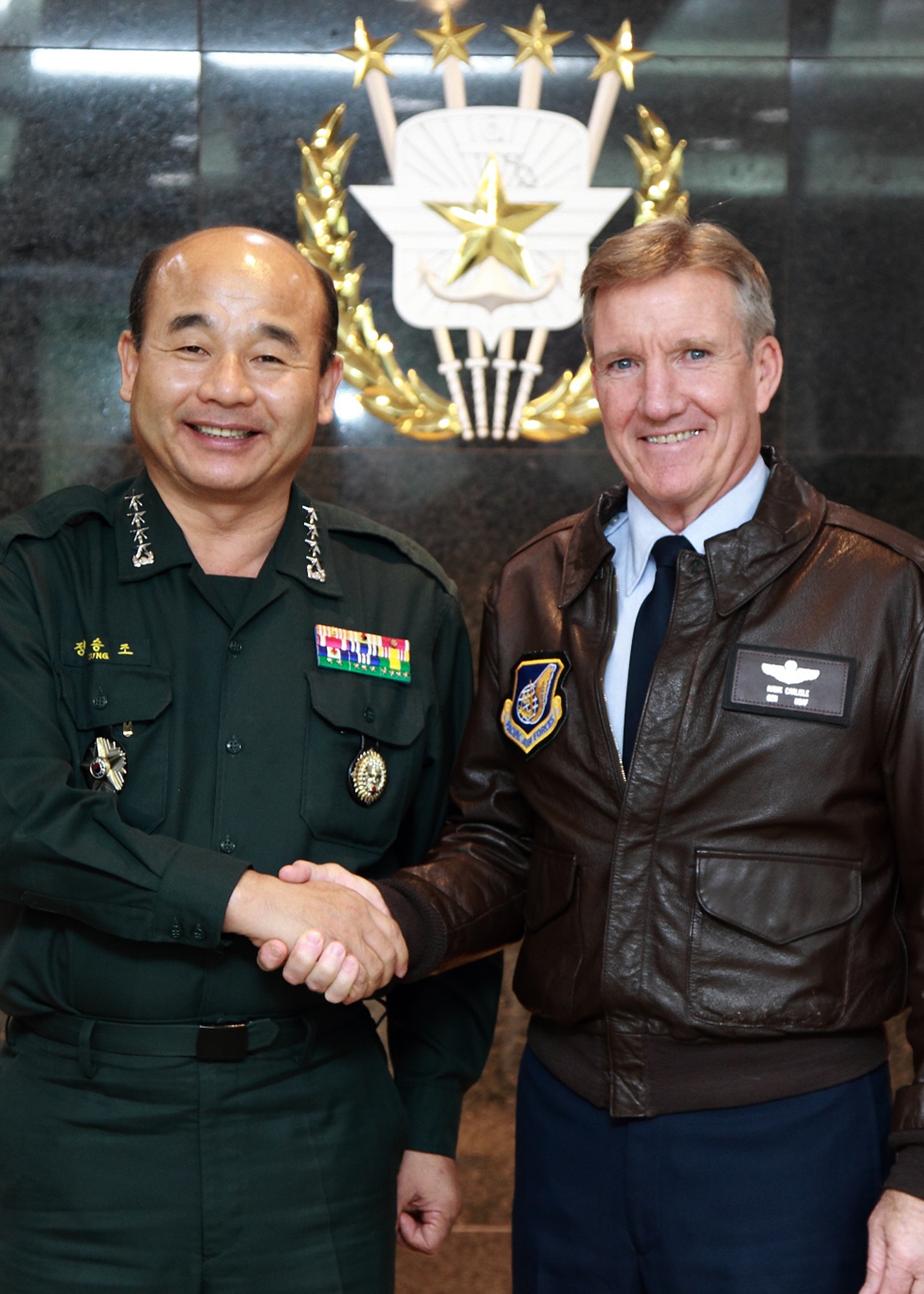 Republic of Korea Joint Chiefs of Staff Chairman, Gen. Seung-jo Jung, welcomes Gen. Herbert “Hawk” Carlisle, Pacific Air Forces commander, at the ROK JCS headquarters at Daejeon, South Korea, Nov. 30, 2012. This was Carlisle’s first visit to the peninsula since assuming command in August. (Courtesy photo) 