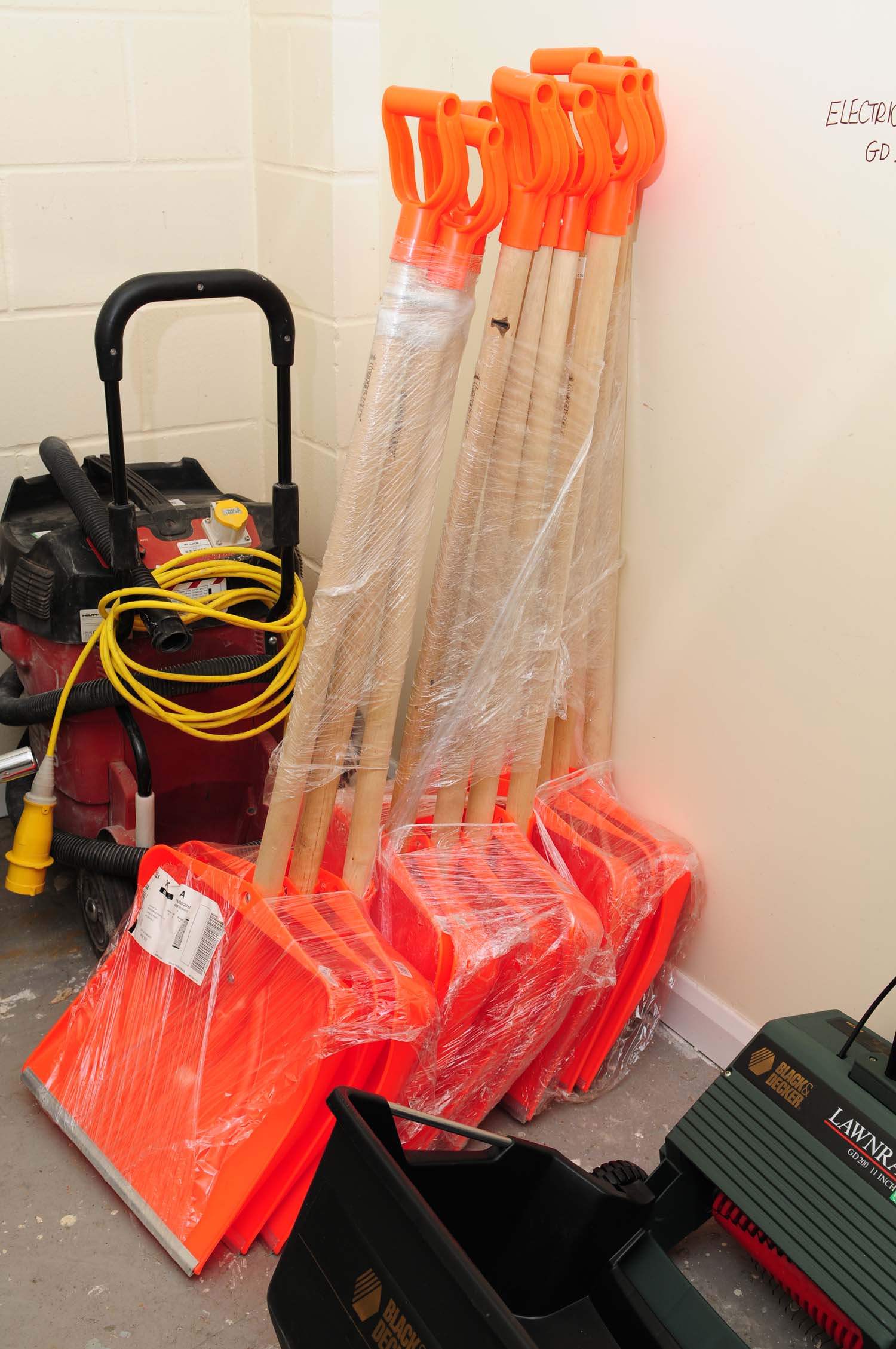 Self-help store offers solution to be safe in bad weather > Royal Air ...