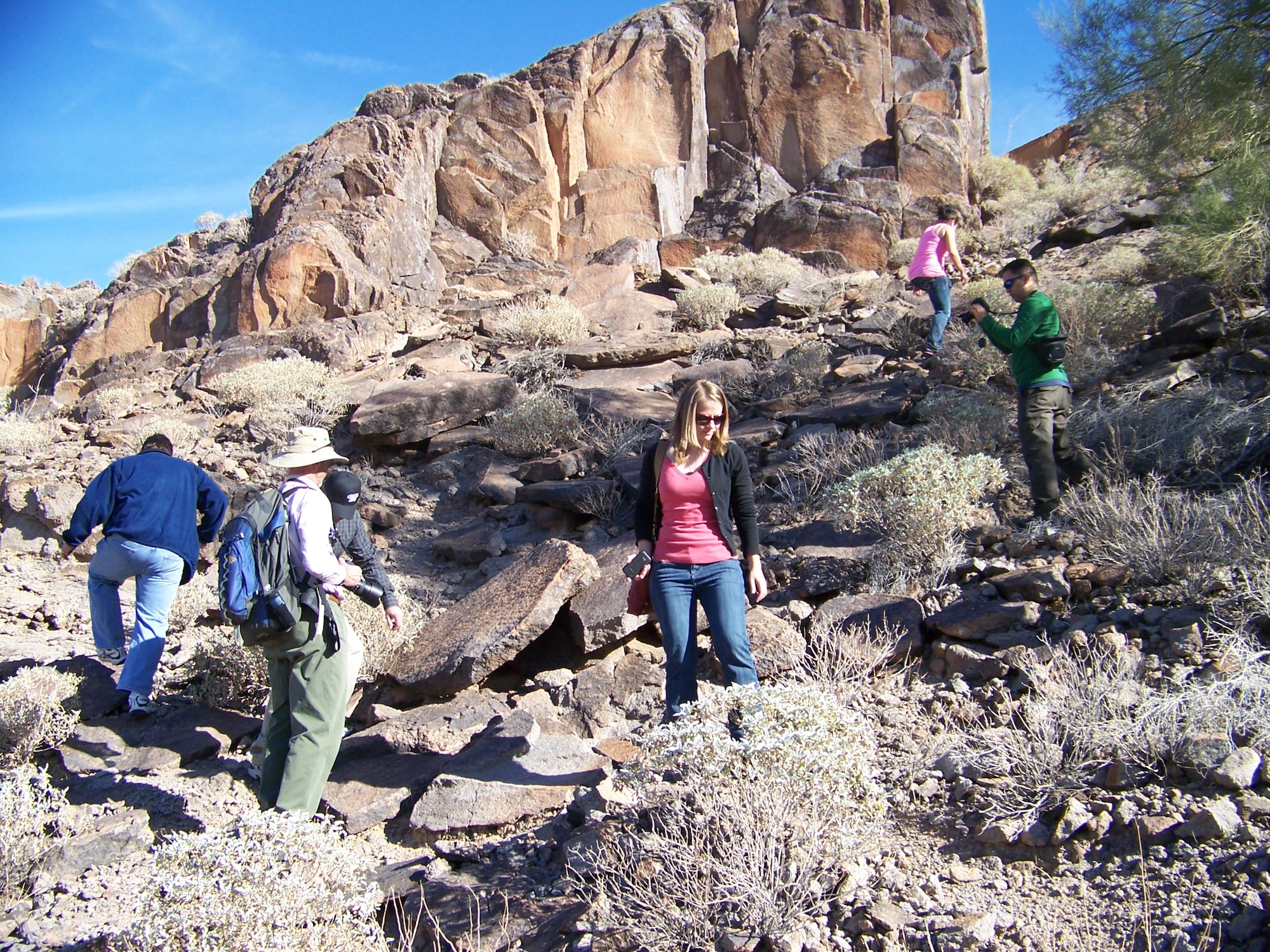 Members of the geographic information systems community explore cultural and
natural resources on the Barry M. Goldwater Range. The tour was part of an annual
meeting held at Gila Bend Auxiliary Field. While on range, the participants were
treated to a cultural resources presentation by Adrianne Rankin, RMO archeologist. (U.S. Air Force photo/Teresa Walker)