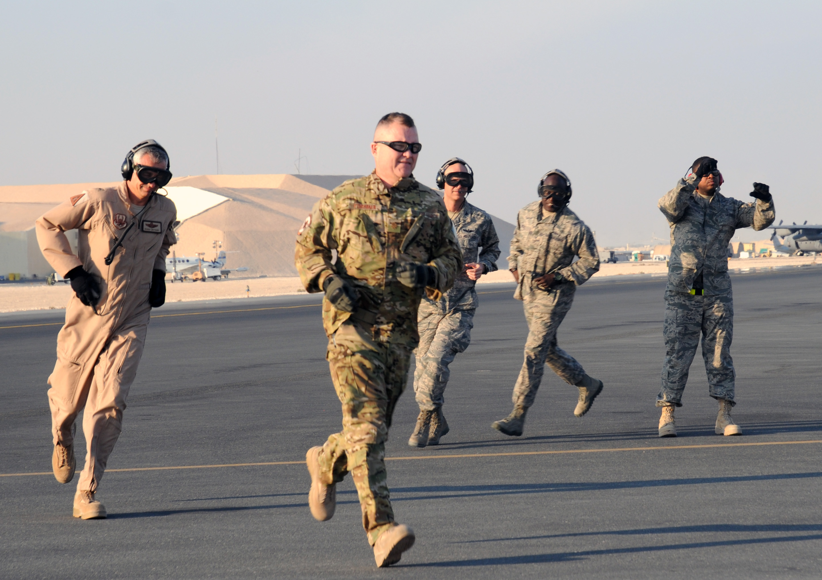 379th EAES shows off capabilities to CC > Air Force Medical Service