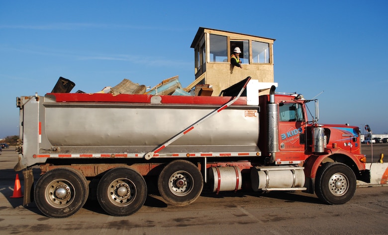 Jack Dinne, a quality assurance specialist with the U.S. Army Corps of Engineers New York Recovery Field Office, checks the load quantity of a short-haul truck entering Jacob Riis Park, a temporary collection site in Queens, N.Y., Nov. 18.