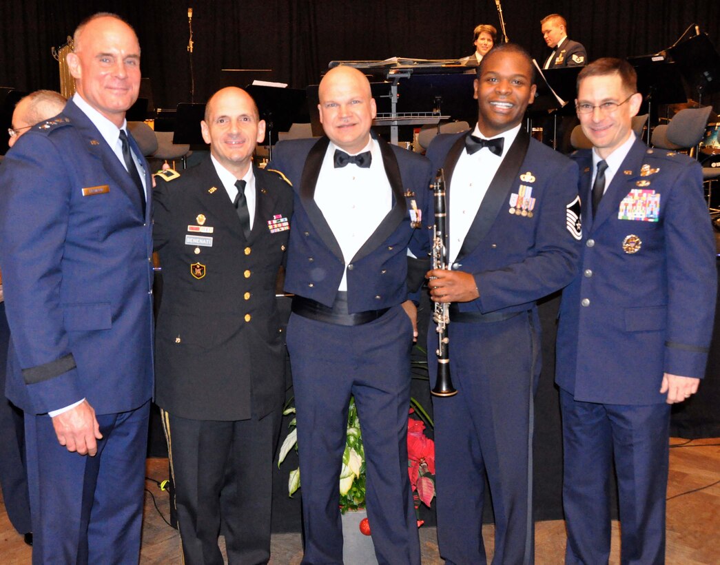 The USAFE Band celebrated the holiday season in Kaiserslautern on December 14th, with a concert at Fruchthalle.  The concert was attended by American and German civilian and military leaders as well as members of the local community. 
