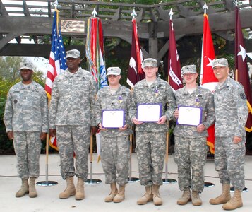 Photo by Robert Shields
(From left) Southern Regional Medical Command and Brooke Army Medical Center Command Sgt. Maj. Marshall Huffman, Army Vice Chief of Staff Gen. Lloyd J. Austin III, Spc. Marcus Carr, Pfc. Ryan Thomas, Spc. Christopher Delaney, and BAMC and SRMC Commander Maj. Gen. M. Ted Wong after the Purple Heart ceremony at the Warrior and Family Support Center Dec. 3. Austin awarded the Purple Heart medals and certificates to the recipients.
