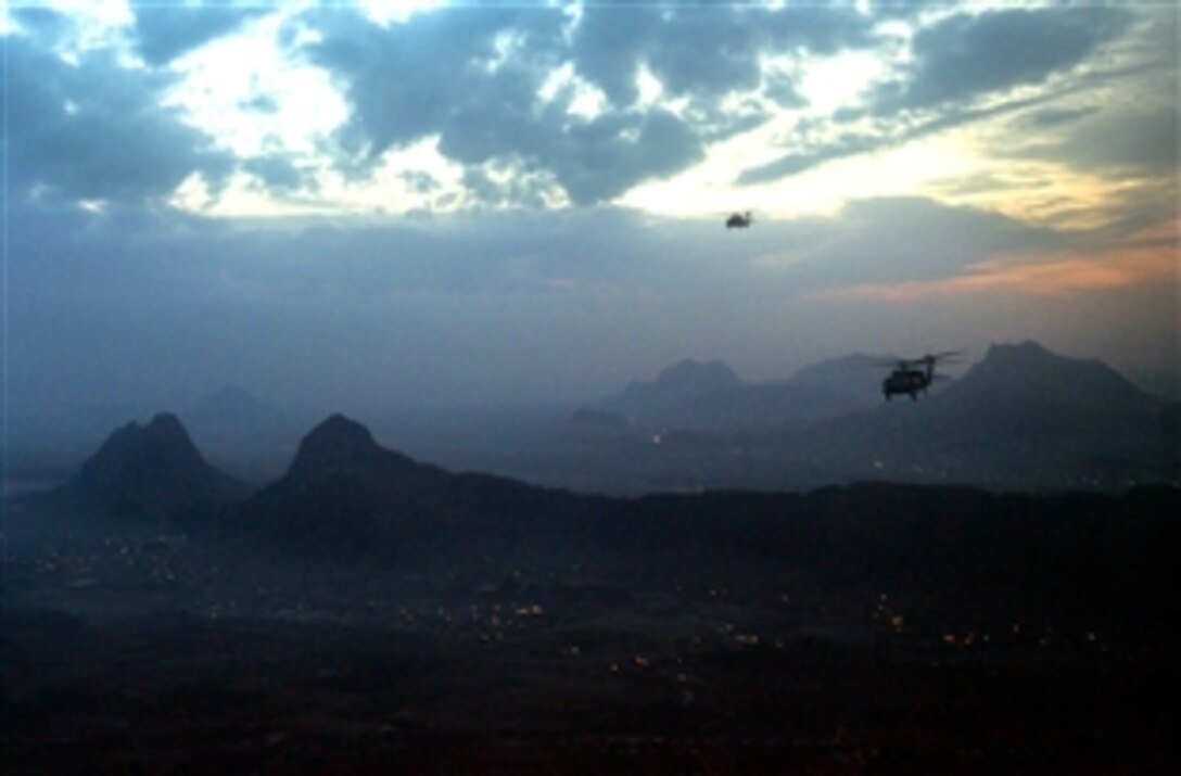 UH-60 Black Hawk helicopters fly to Kandahar, Afghanistan, Dec. 16, 2012.
