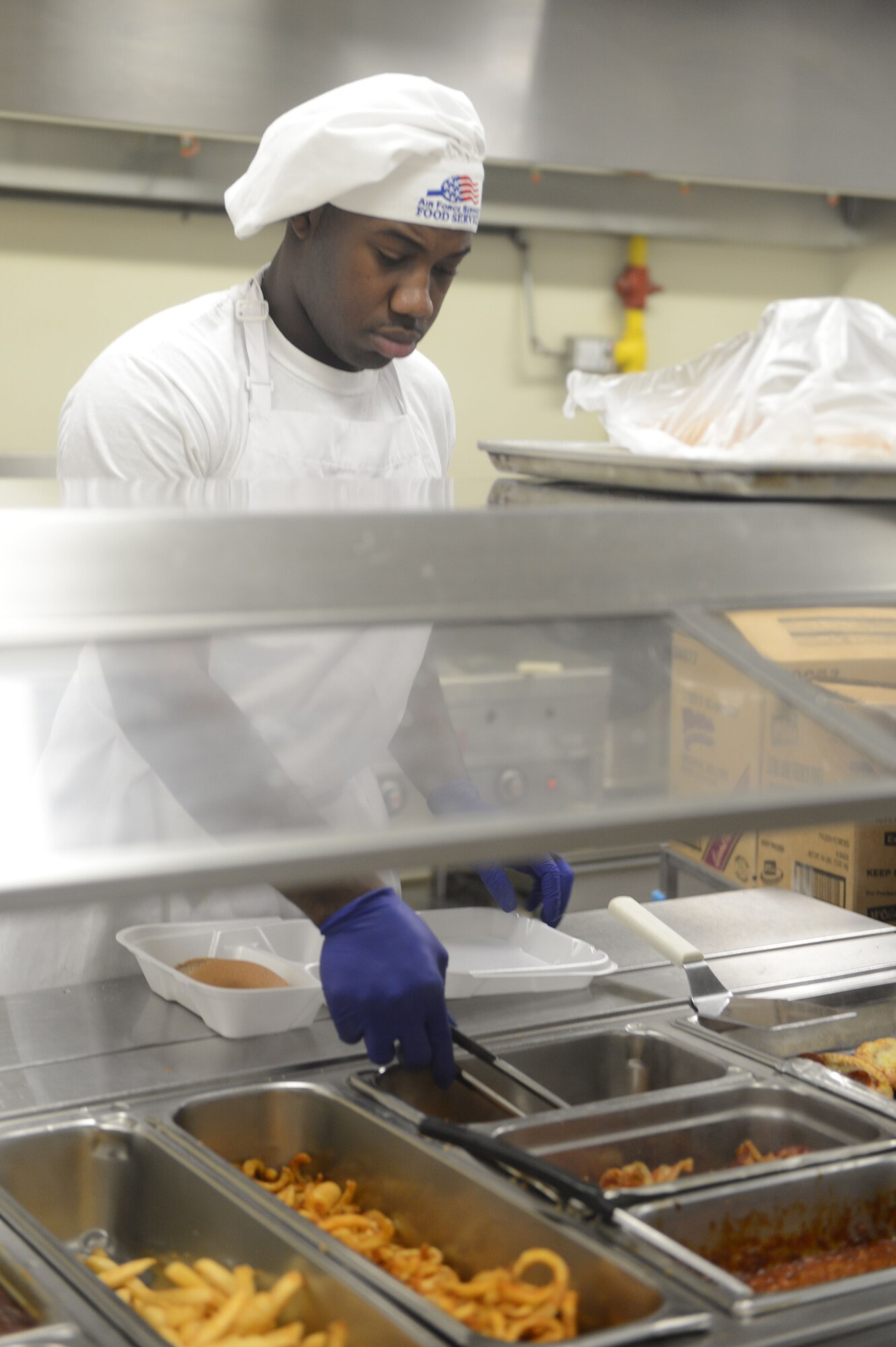 Senior Airman Lazarion Brown, 20th Force Support Squadron food service journeyman, prepares lunch for an Airman at the Afterburner Grill, S.C., Dec. 18, 2012. Brown is the Shaw Spotlight for the week of Dec. 17 to Dec. 21. (U.S. Air Force photo by Airman 1st Class Krystal M. Jeffers/Released)