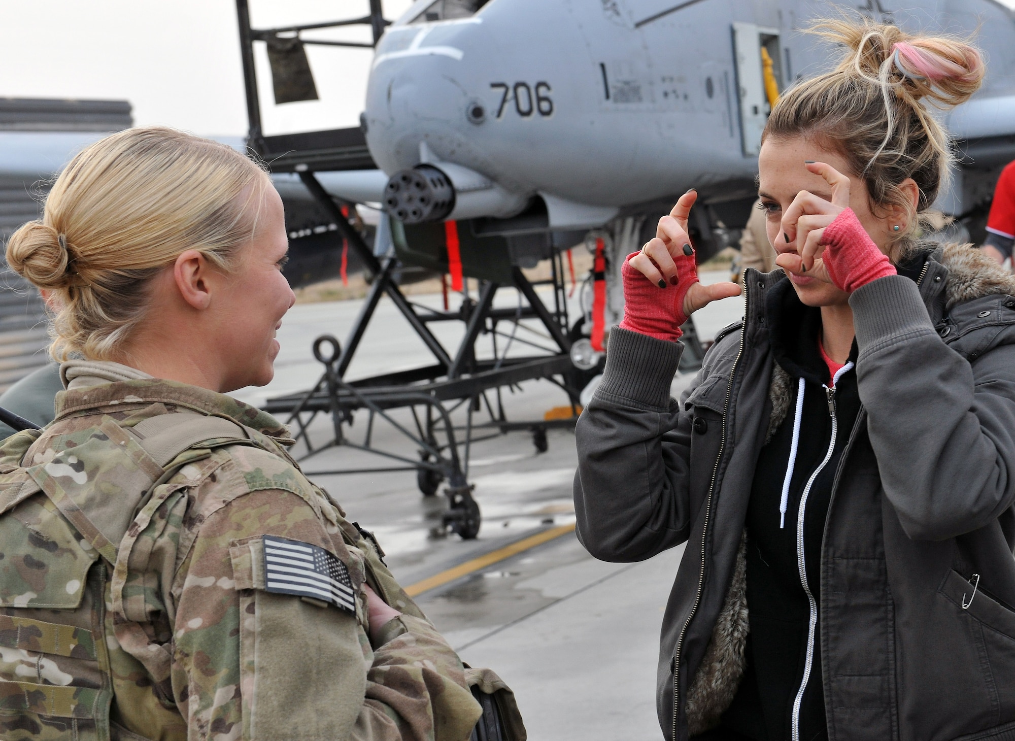 Comedian lliza Schlesinger jokes with an Airman during a USO tour at Bagram Airfield, Afghanistan, Dec. 15, 2012.  The USO holiday tour featured country singer Kellie Pickler, Washington Nationals pitchers Ross Detwiler and Craig Stammen, and Washington Capitals forward Matt Hendricks.  (U.S. Air Force photo/Senior Airman Chris Willis)