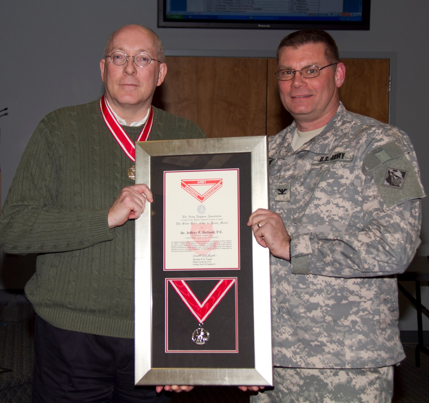 Recipient ERDC Director Dr. Jeff Holland with ERDC Commander Col. Kevin Wilson. 