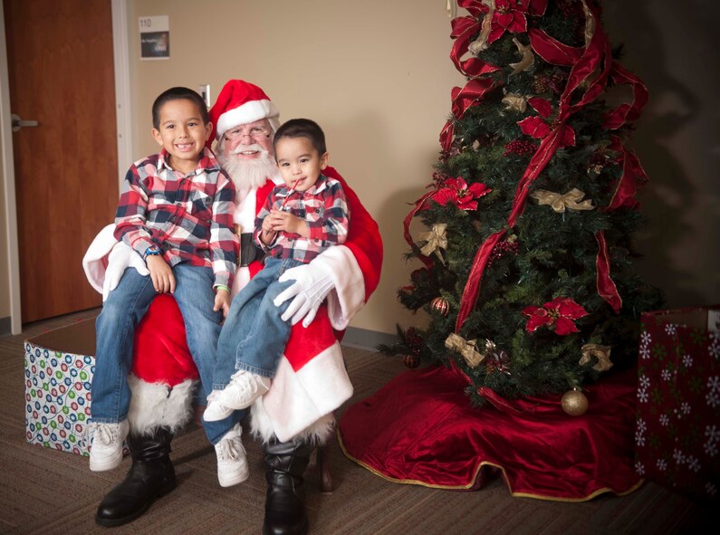 Children of the Moody Air Force Base, Ga., community meet with Santa Claus during the 23rd Force Support Squadron’s annual Breakfast with Santa Dec. 15, 2012. Throughout the event, Santa met children and handed out gifts such as books, teddy bears and Christmas ornaments. (U.S. Air Force photo by Airman Paul Francis/Released)

